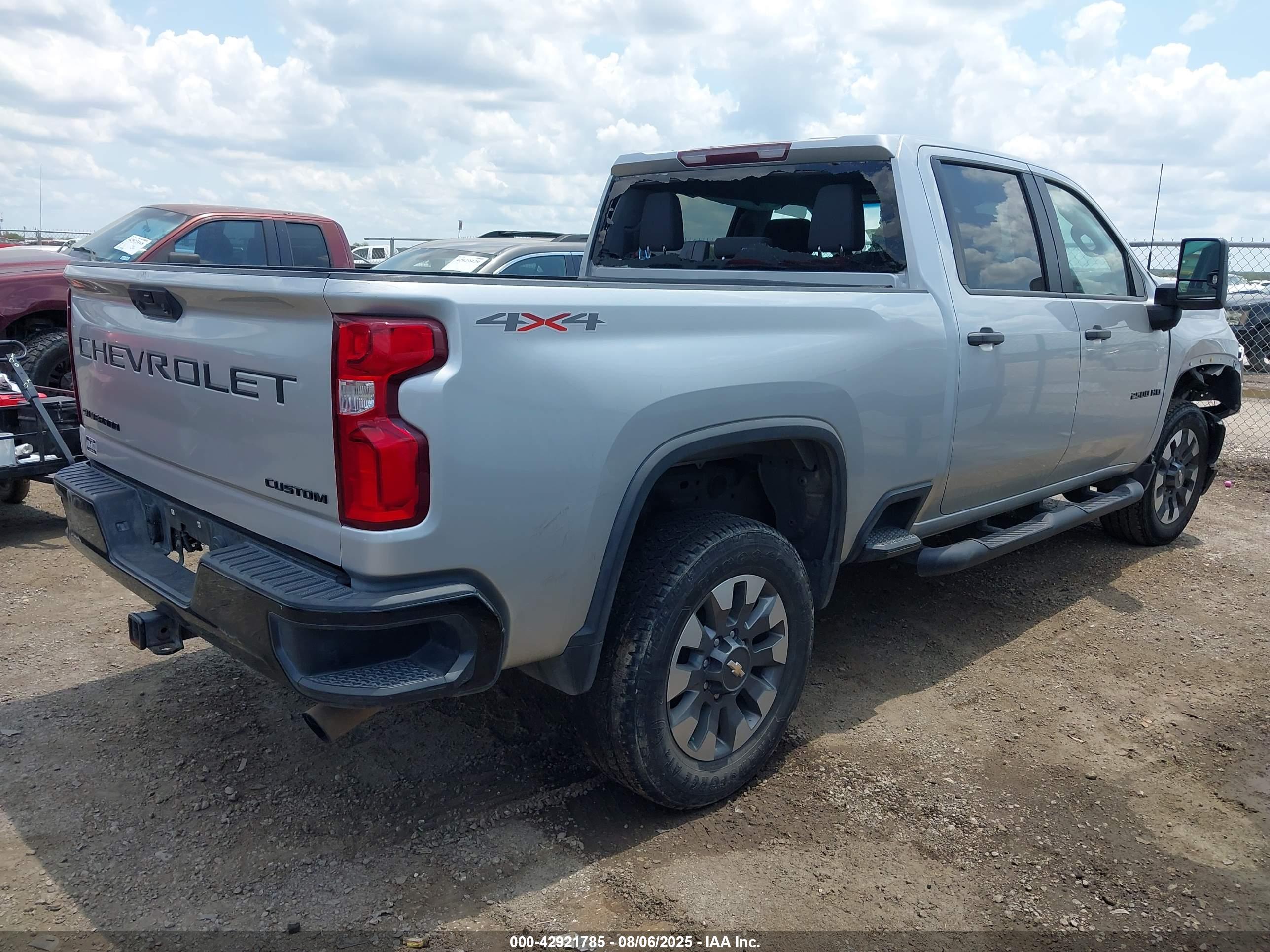 CHEVROLET SILVERADO image 4