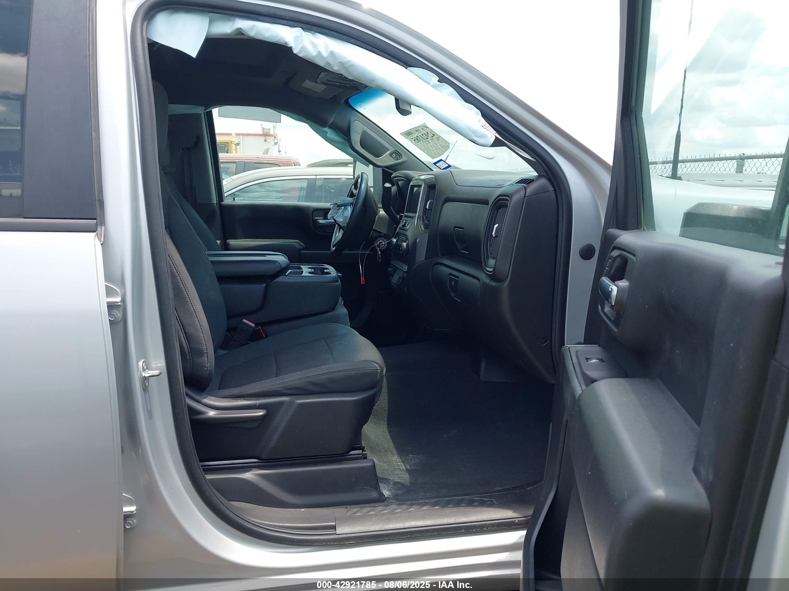 CHEVROLET SILVERADO image 5