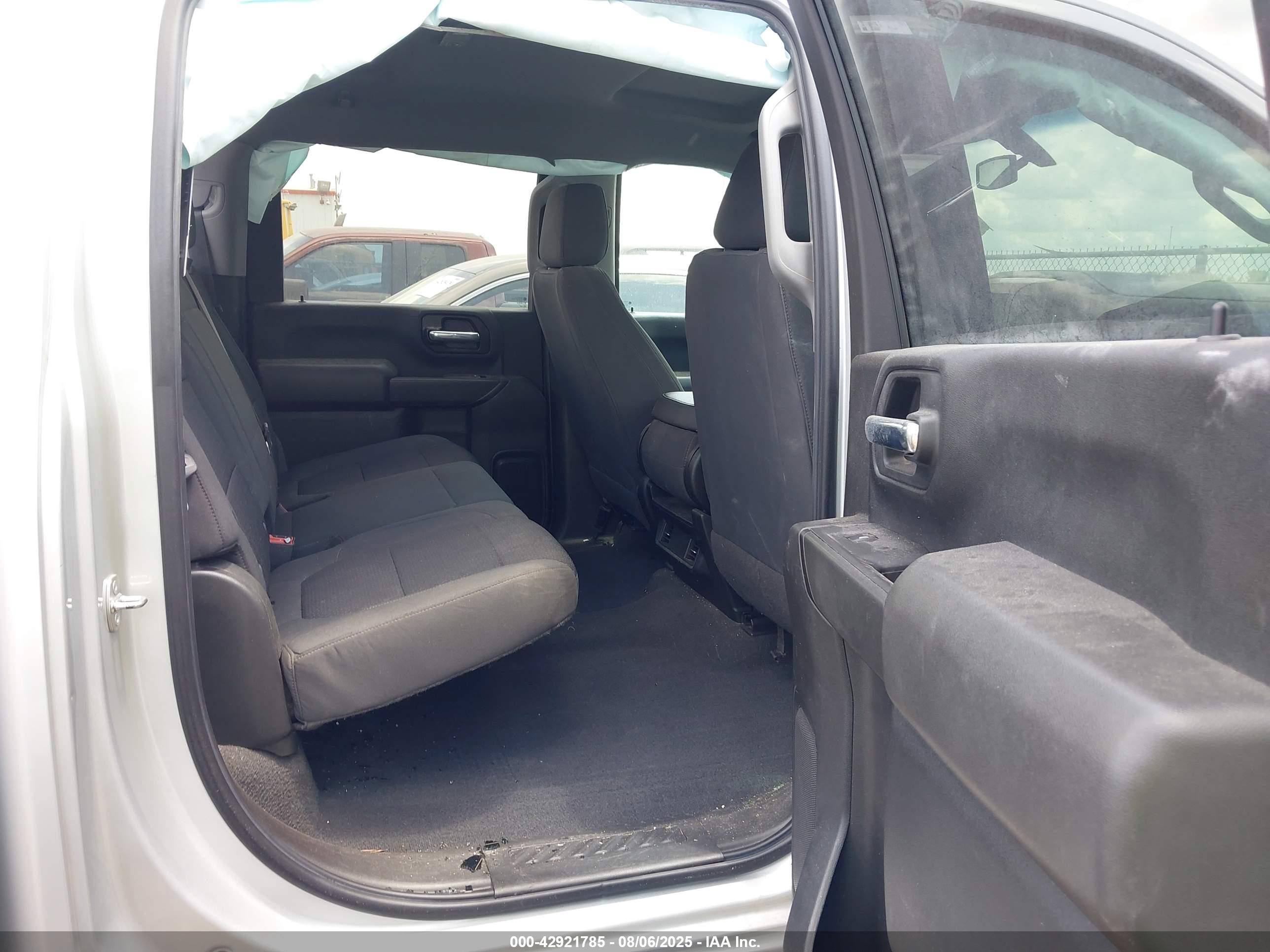 CHEVROLET SILVERADO image 8