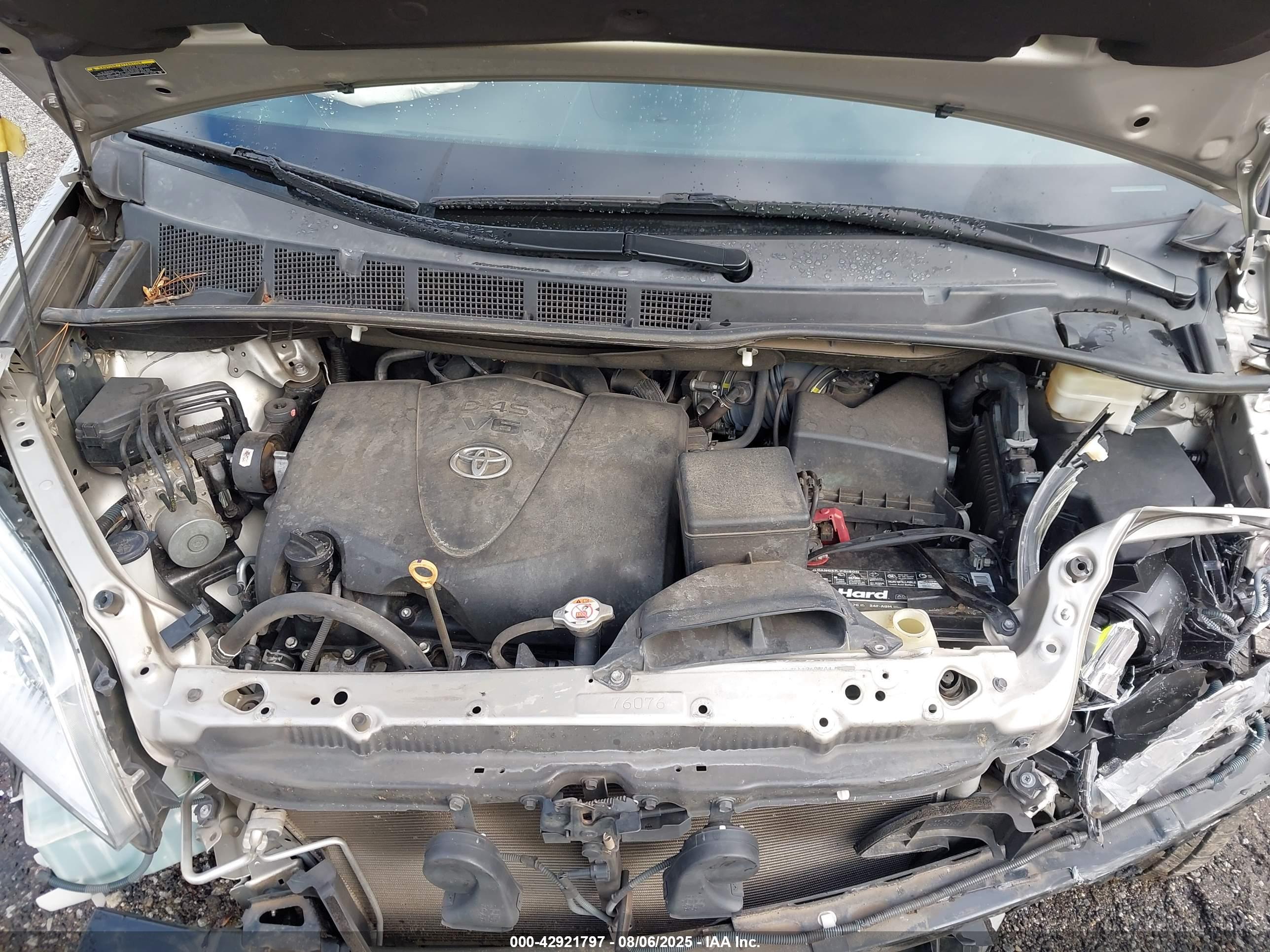 TOYOTA SIENNA image 10