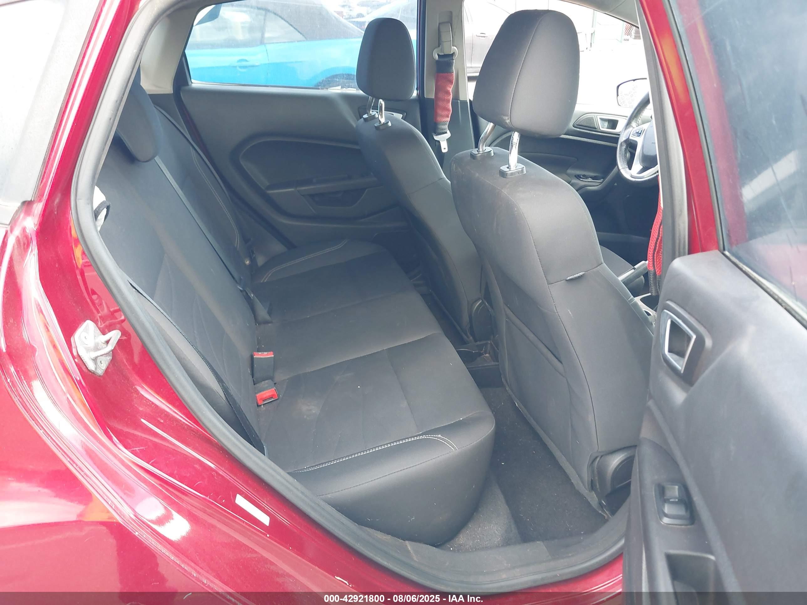 FORD FIESTA image 8