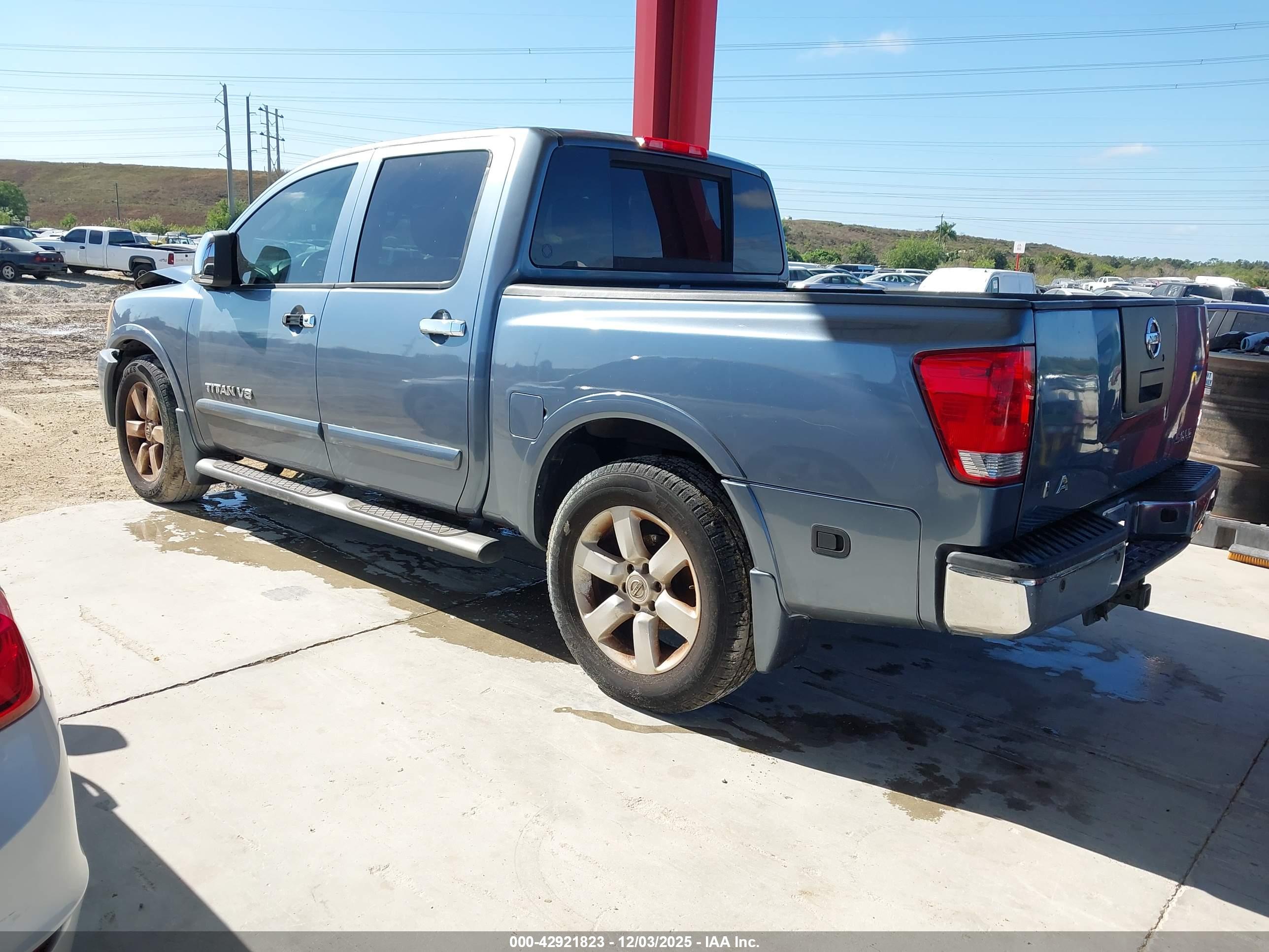 NISSAN TITAN image 3
