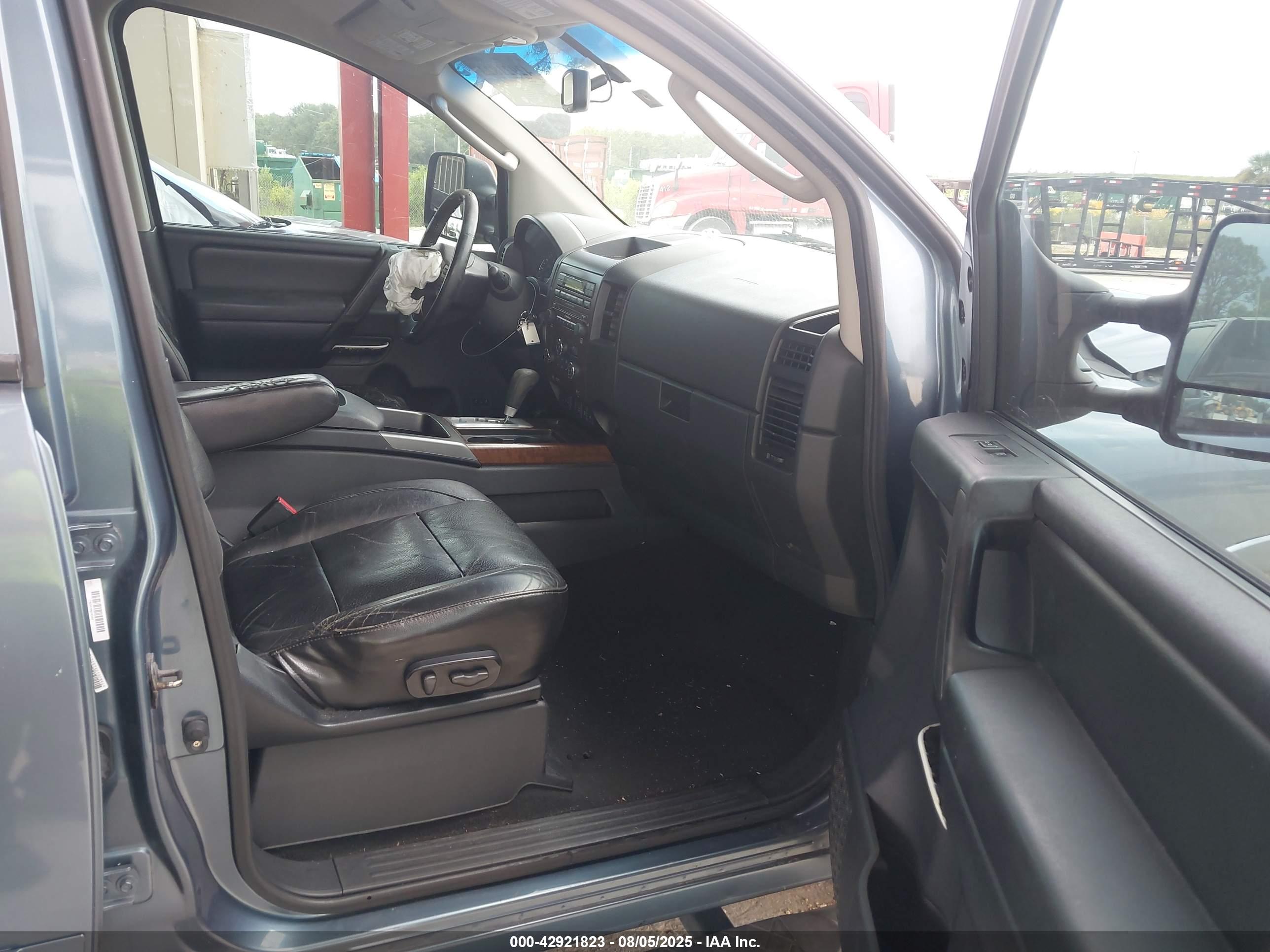 NISSAN TITAN image 5