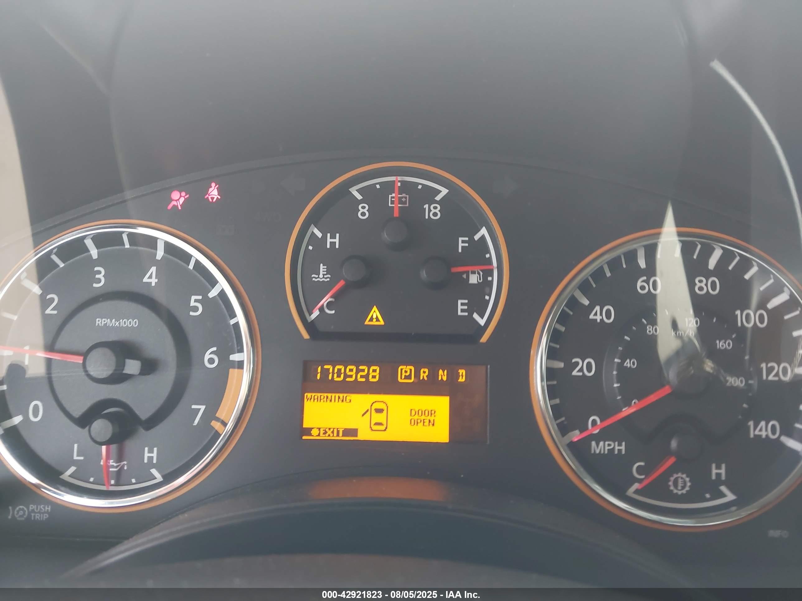 NISSAN TITAN image 7