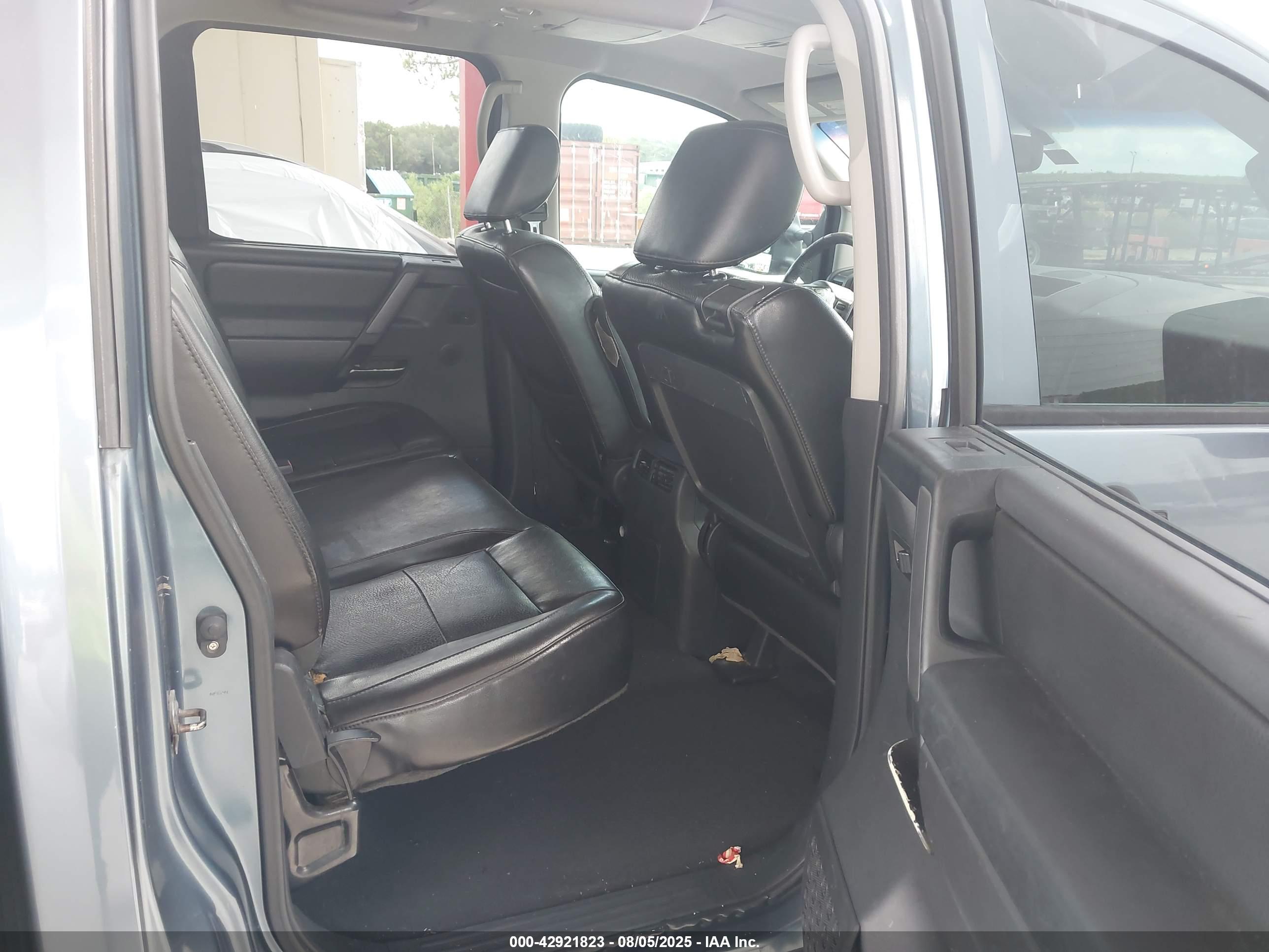 NISSAN TITAN image 8