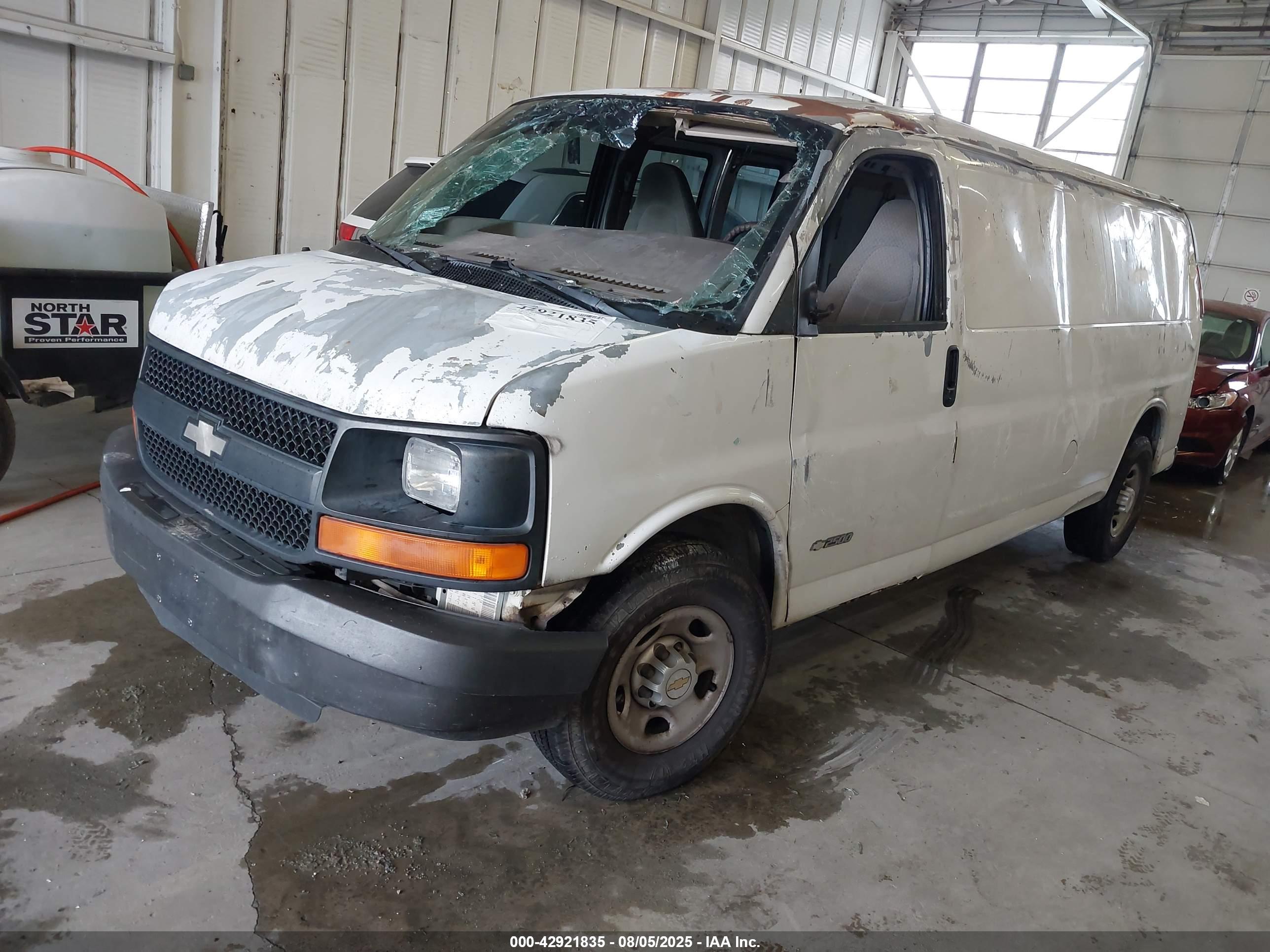 CHEVROLET EXPRESS image 2
