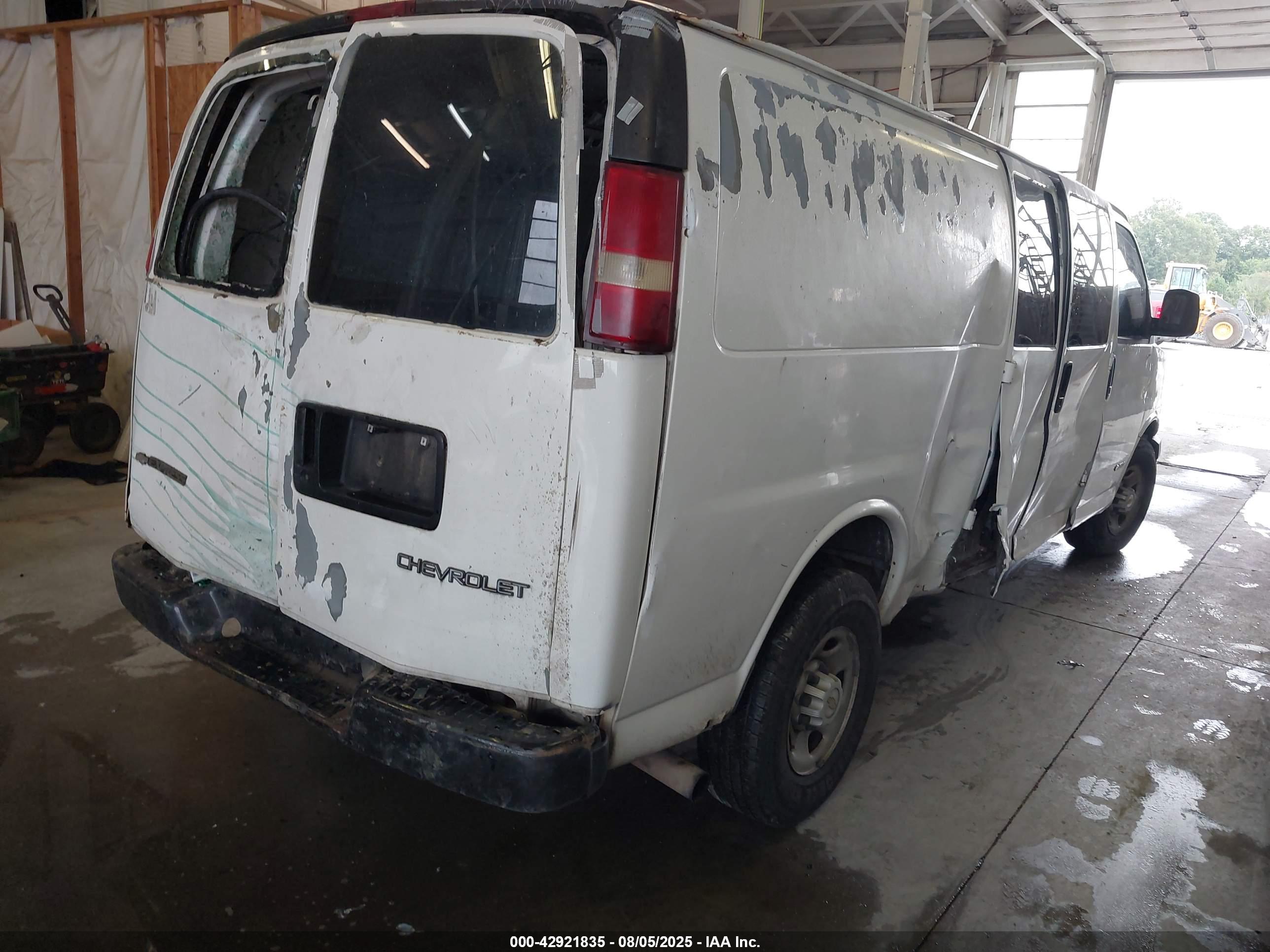 CHEVROLET EXPRESS image 4
