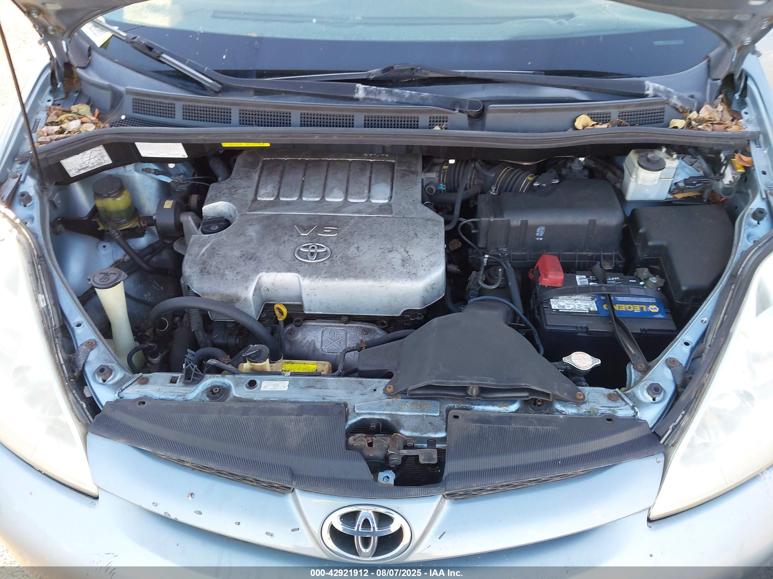 TOYOTA SIENNA image 10