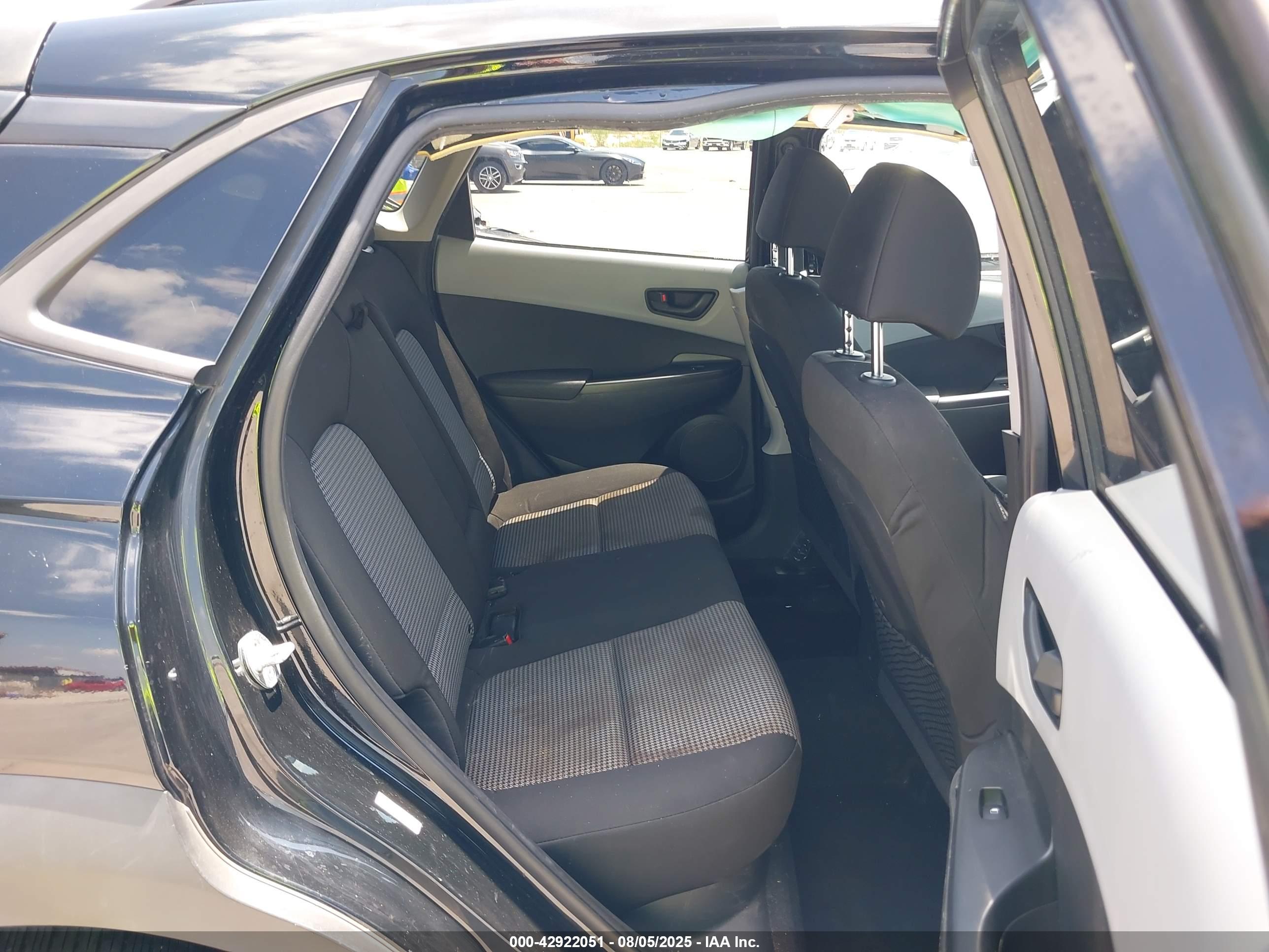 HYUNDAI KONA image 8