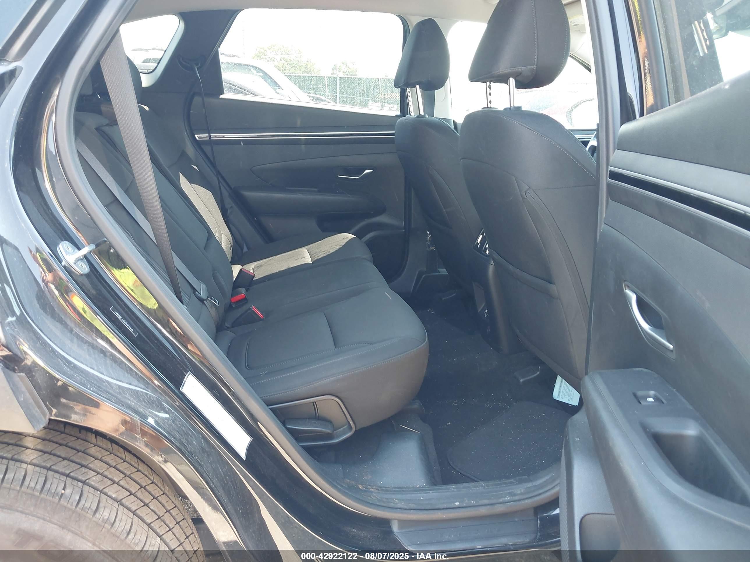 HYUNDAI TUCSON image 8