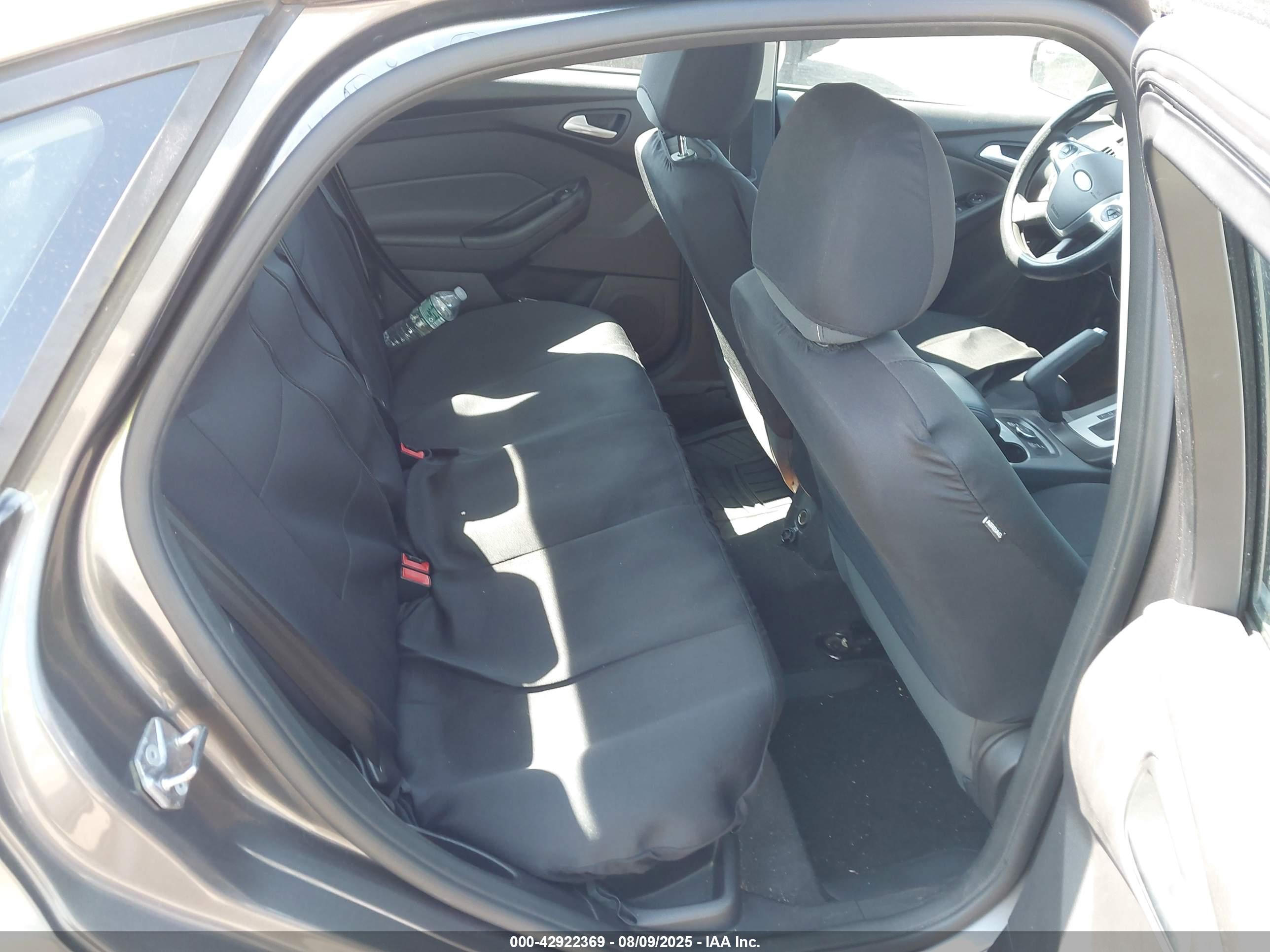 FORD FOCUS image 8