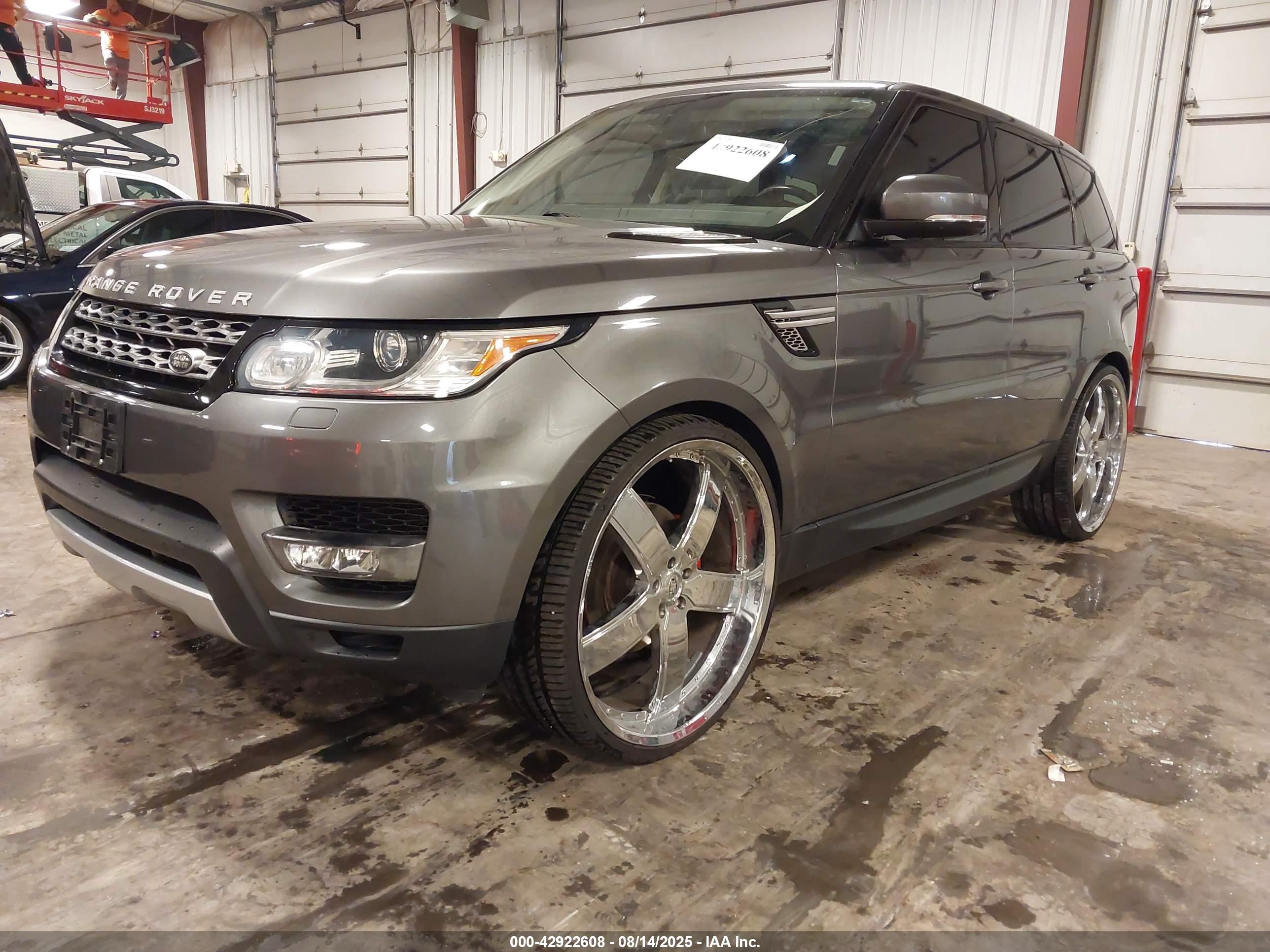 LAND ROVER image 2