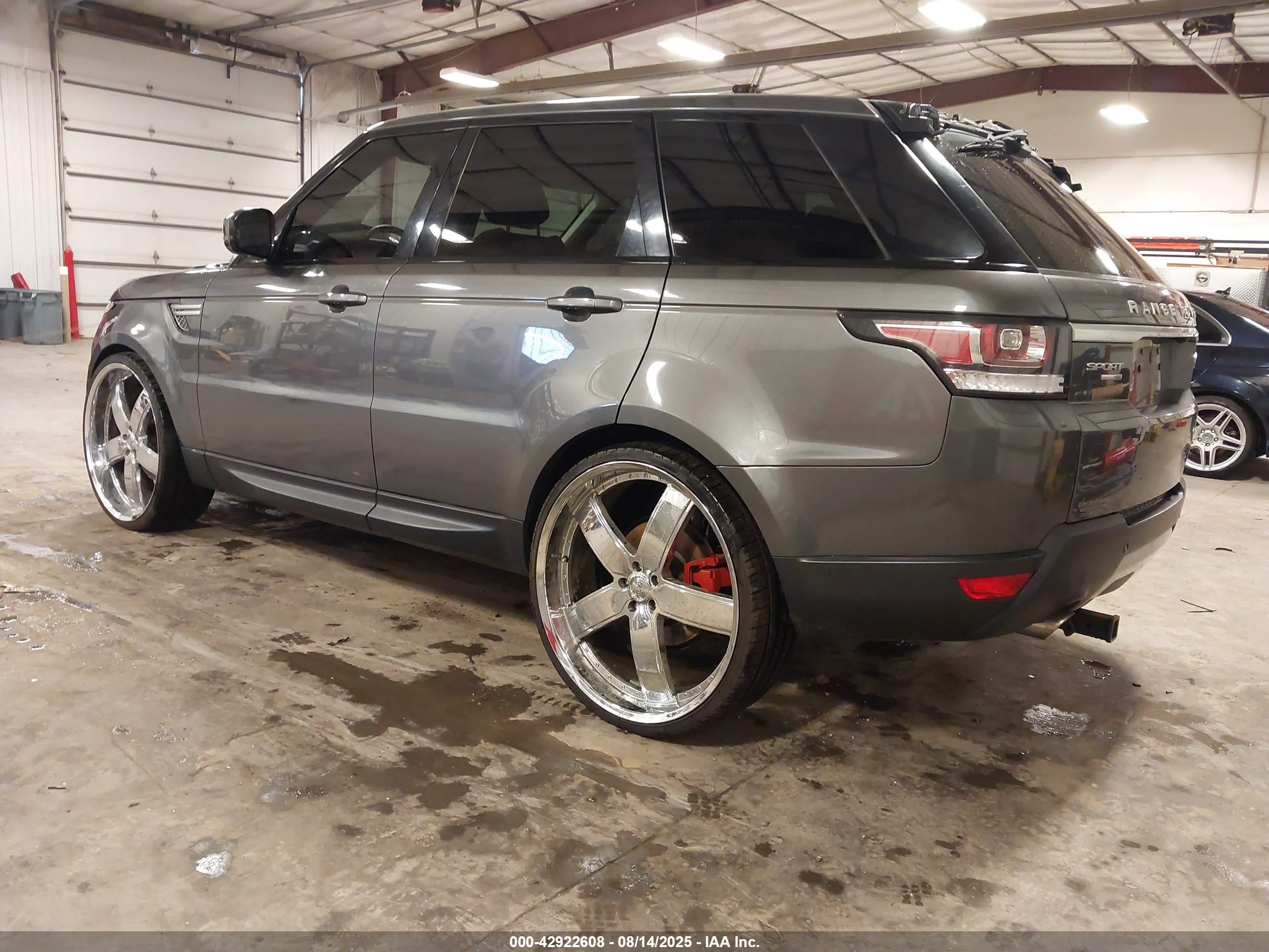 LAND ROVER image 3