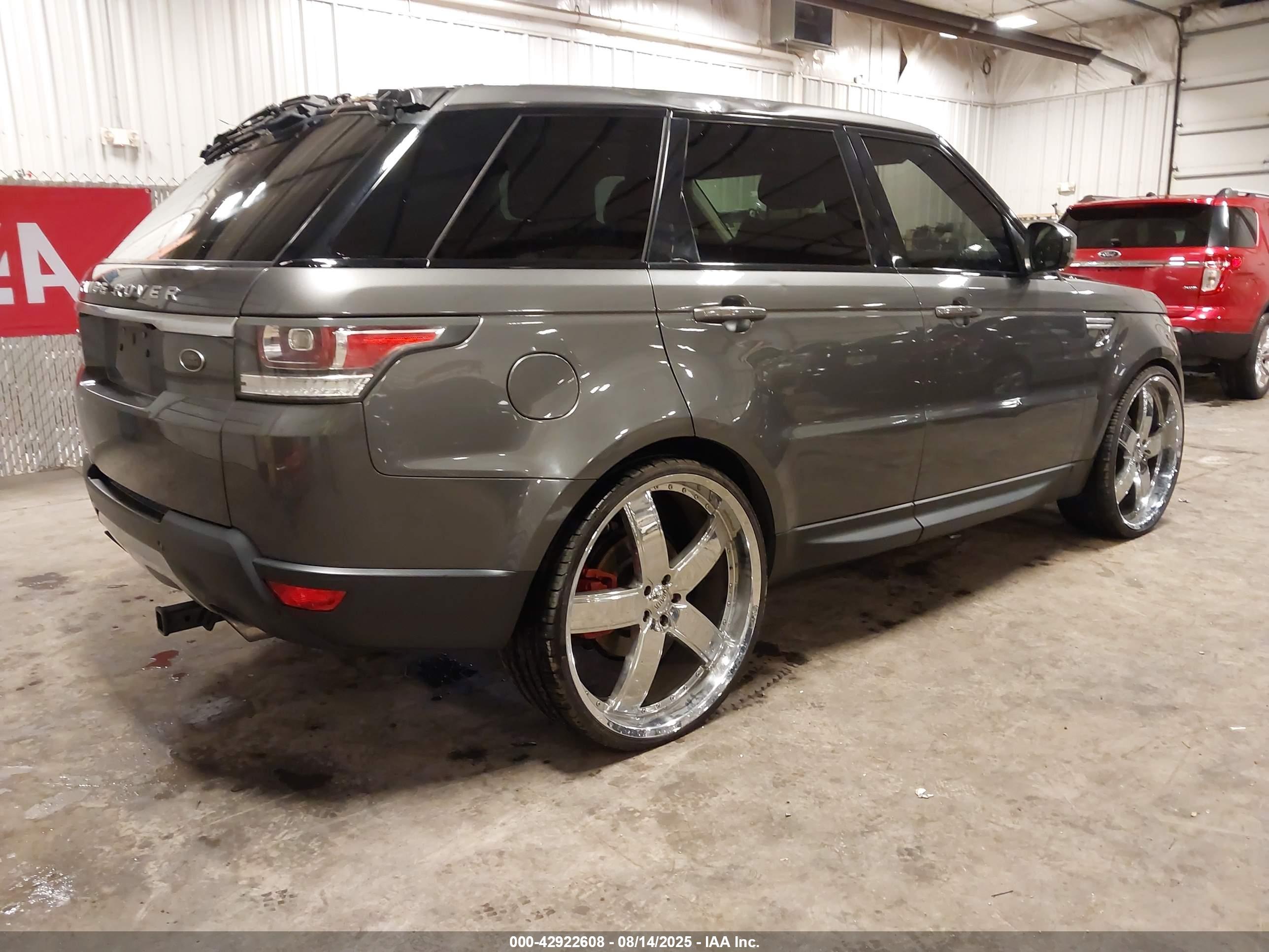 LAND ROVER image 4