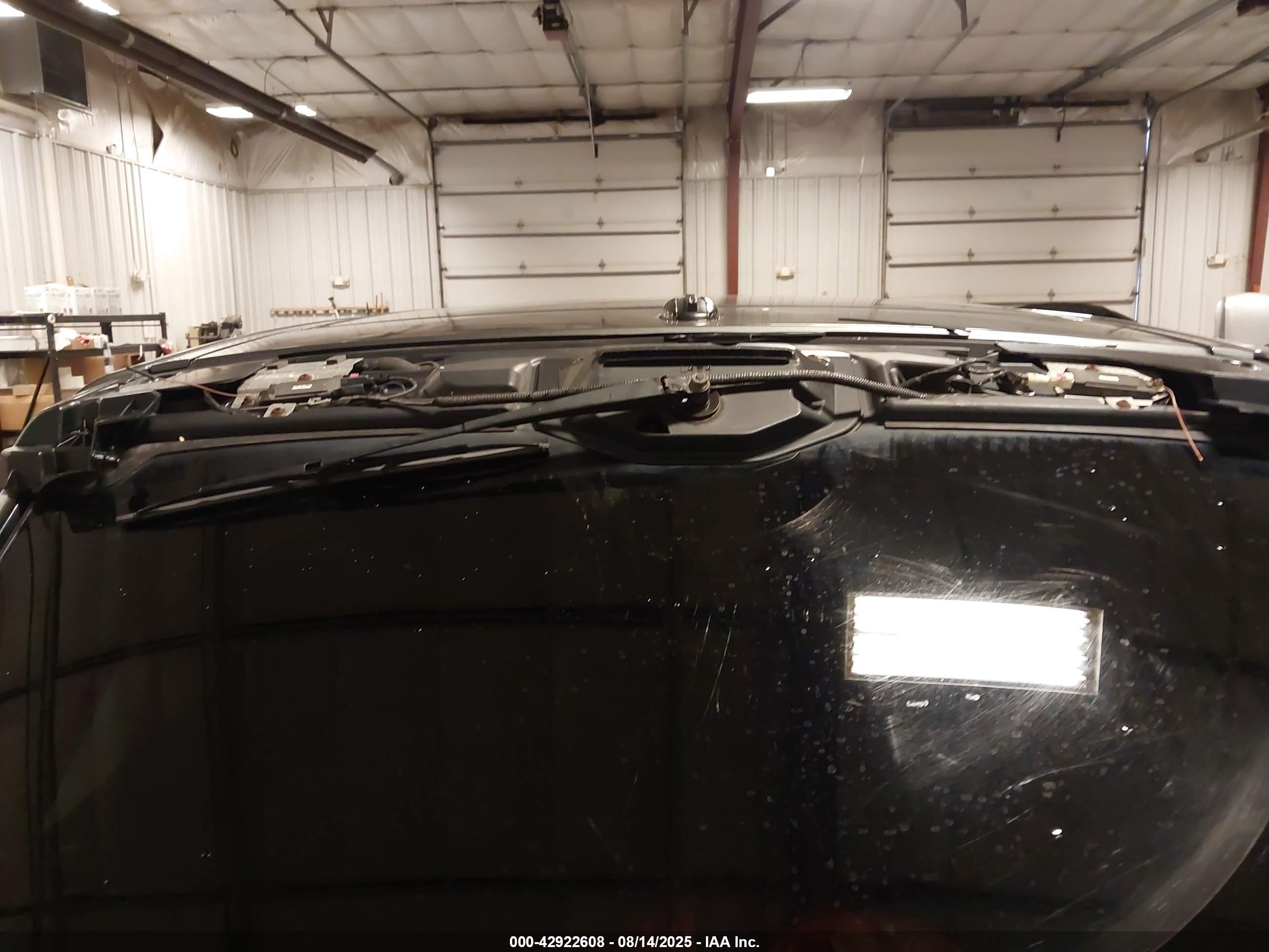 LAND ROVER image 6
