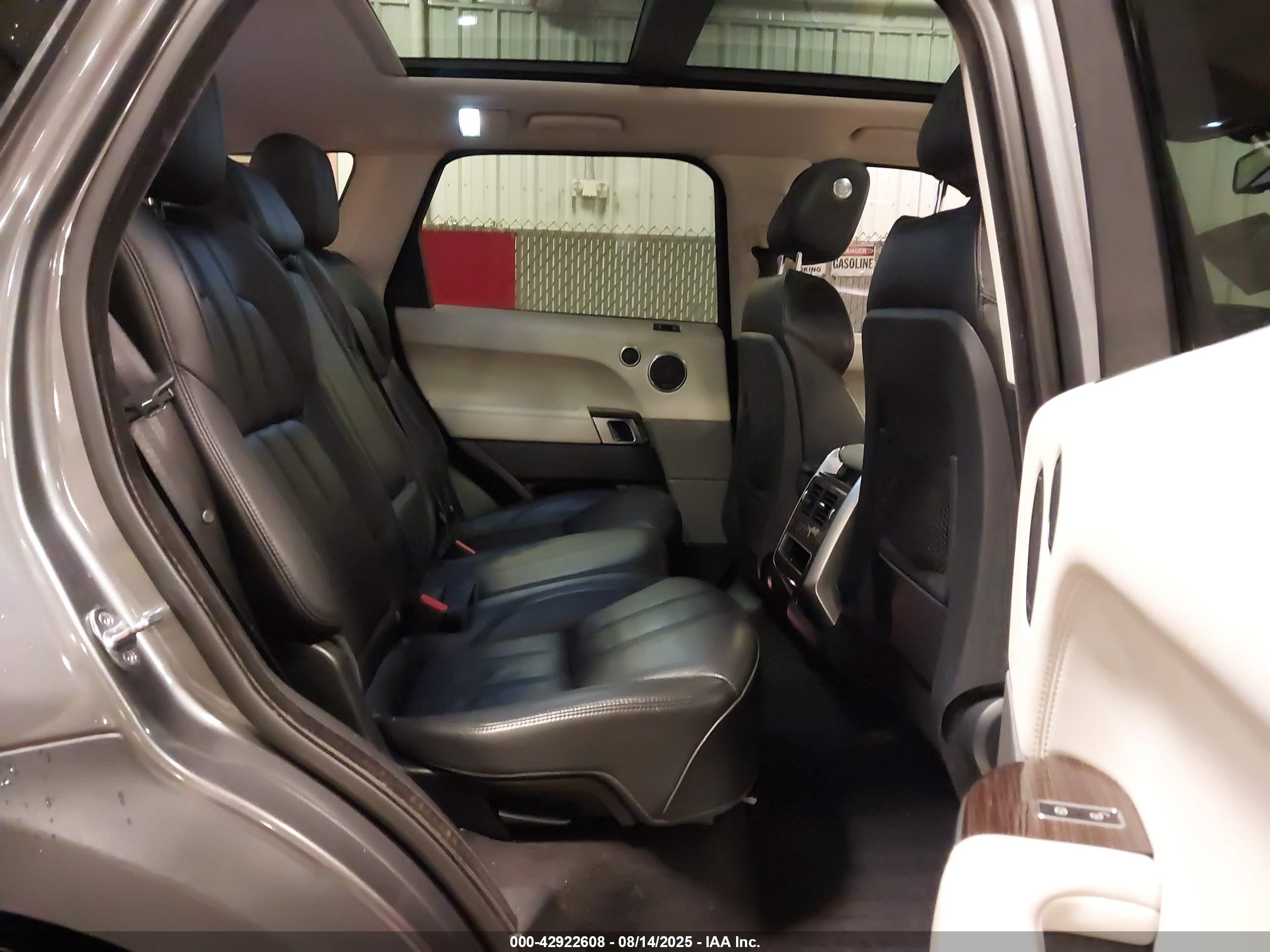 LAND ROVER image 8