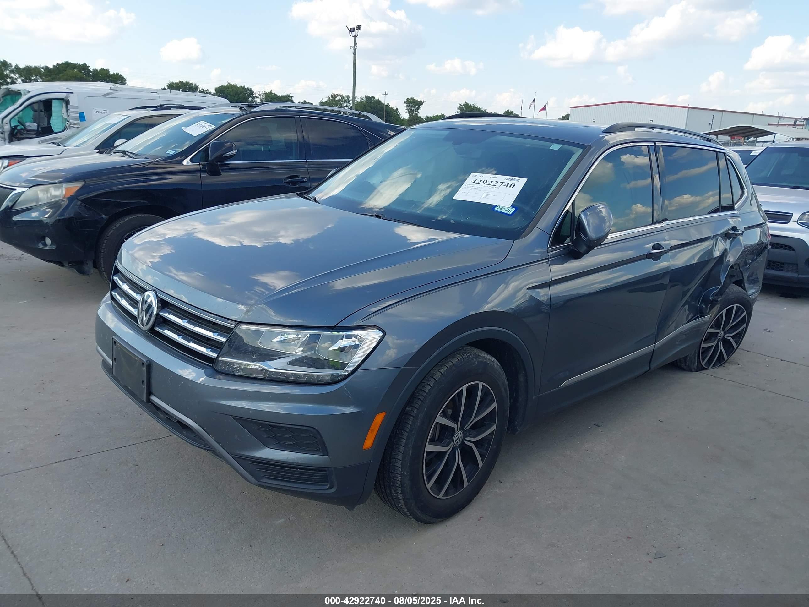VOLKSWAGEN TIGUAN image 2