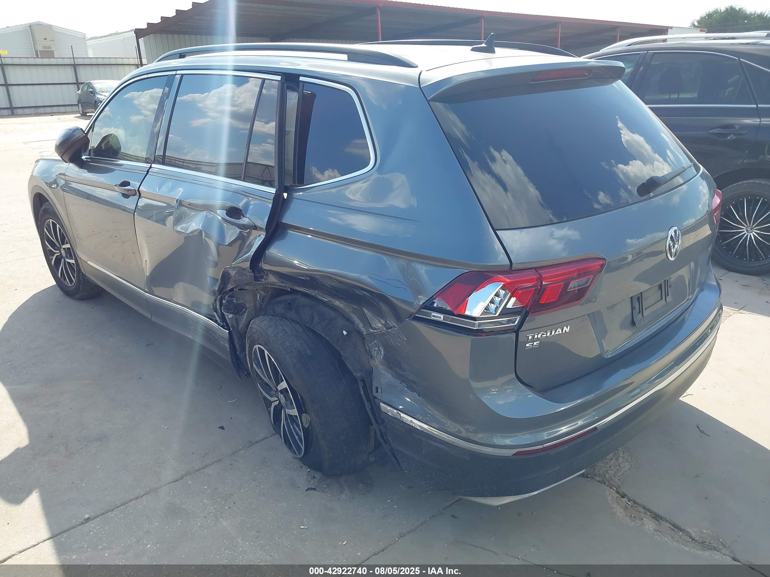 VOLKSWAGEN TIGUAN image 3