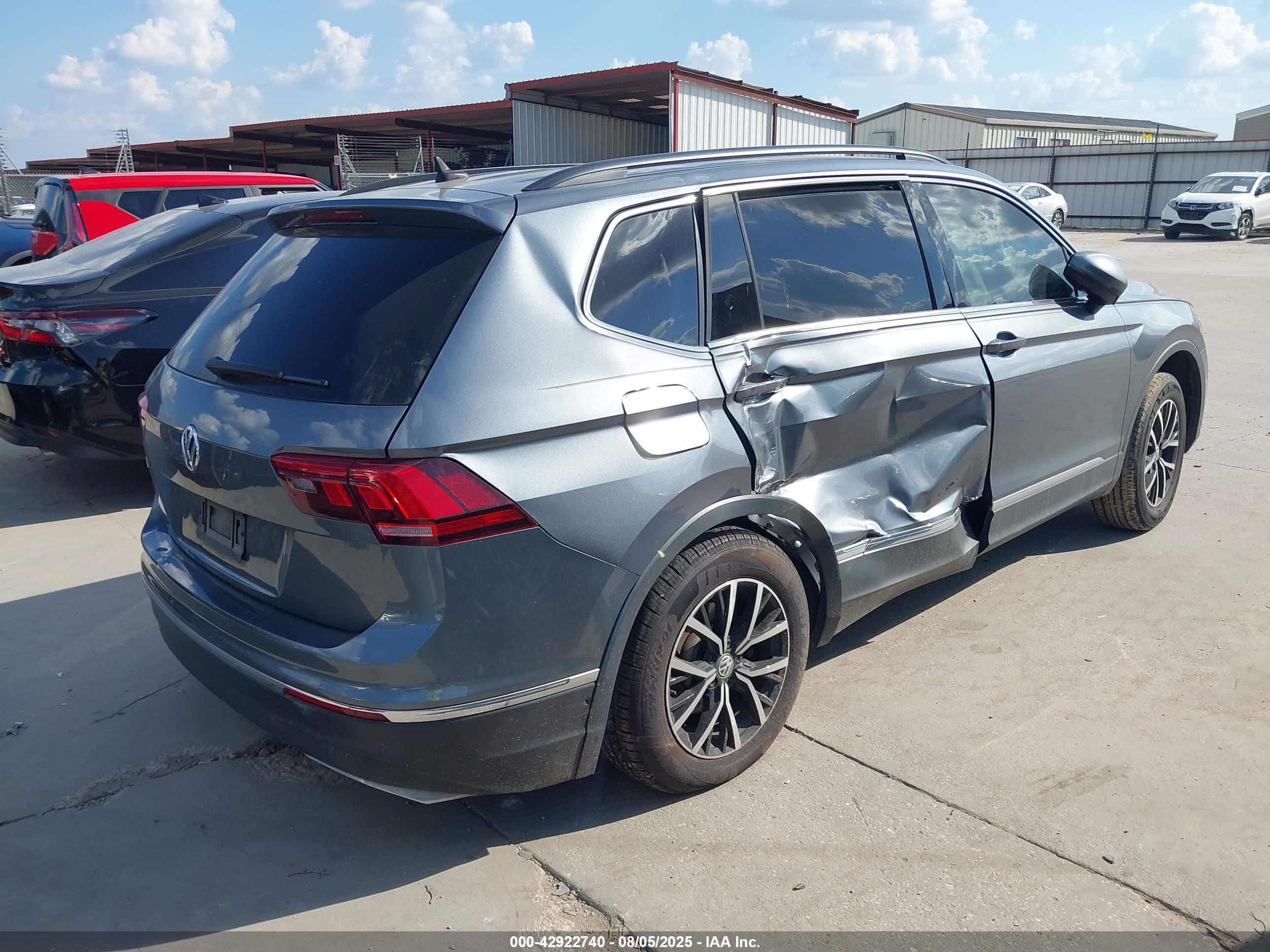 VOLKSWAGEN TIGUAN image 4