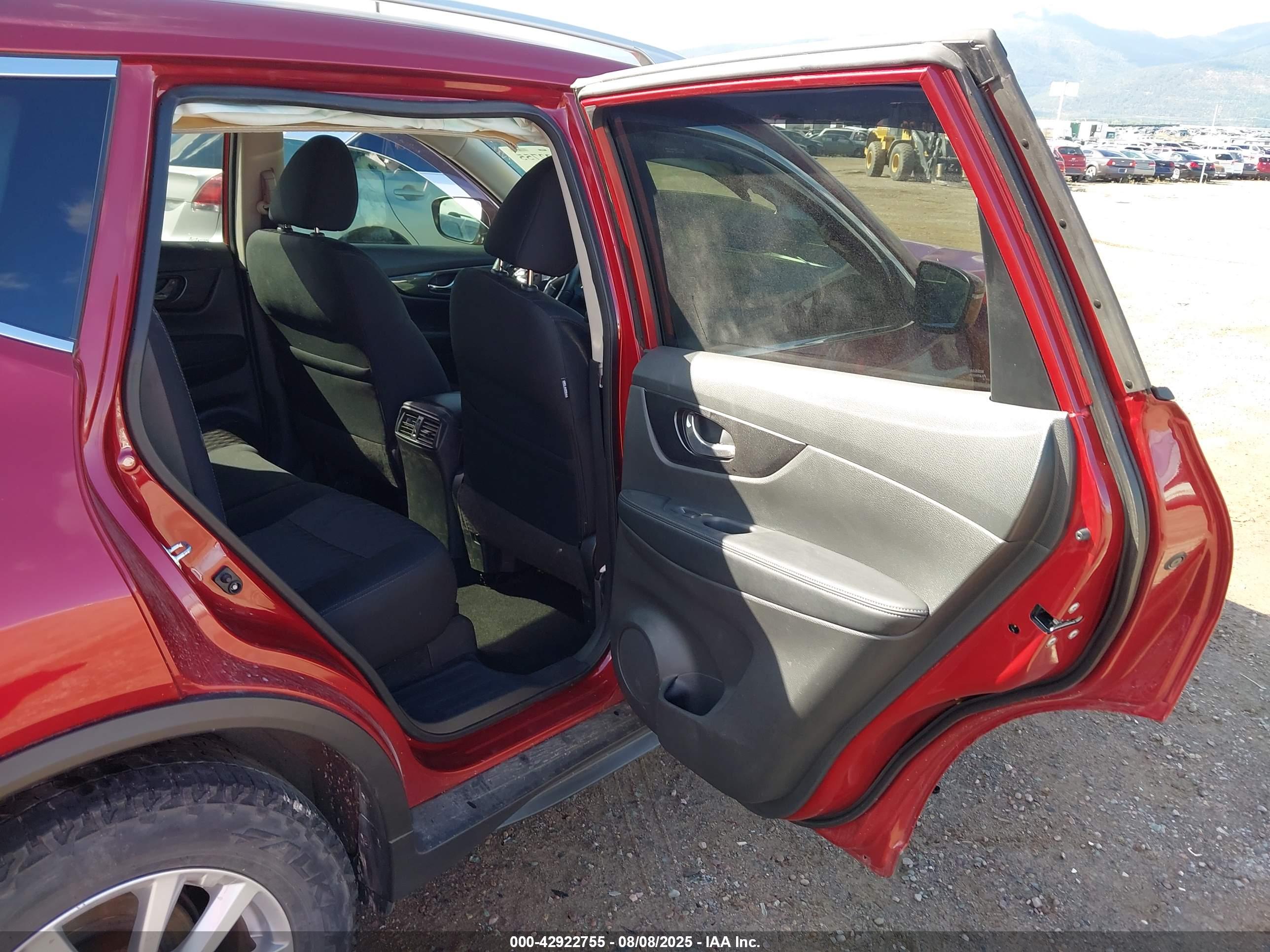 NISSAN ROGUE image 8