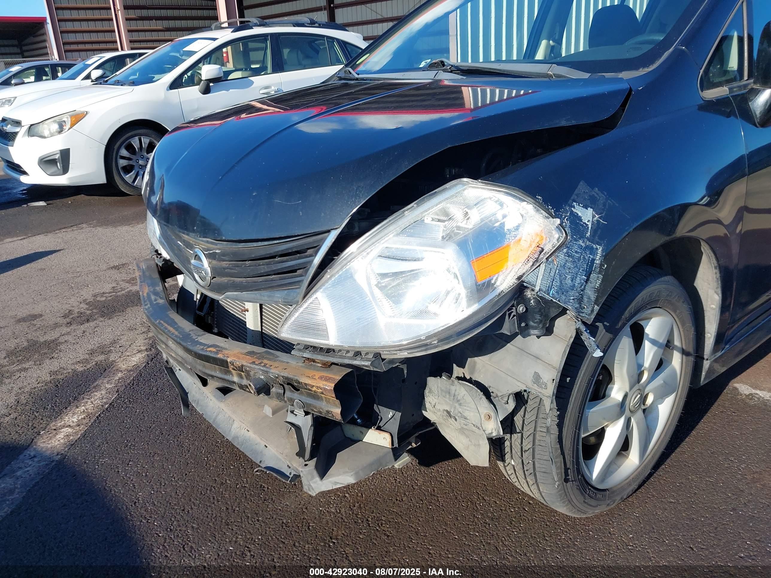 NISSAN VERSA image 6