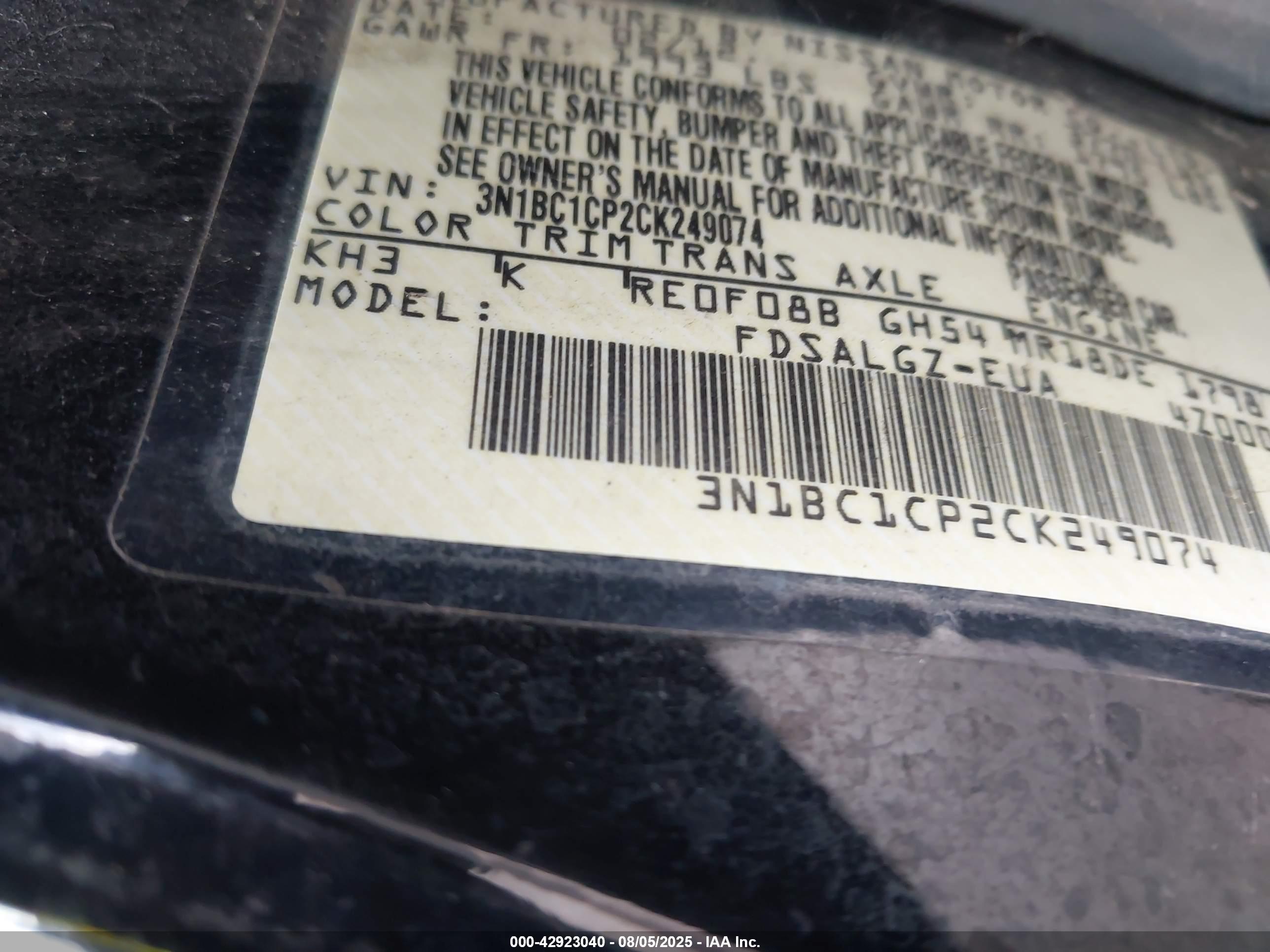 NISSAN VERSA image 9
