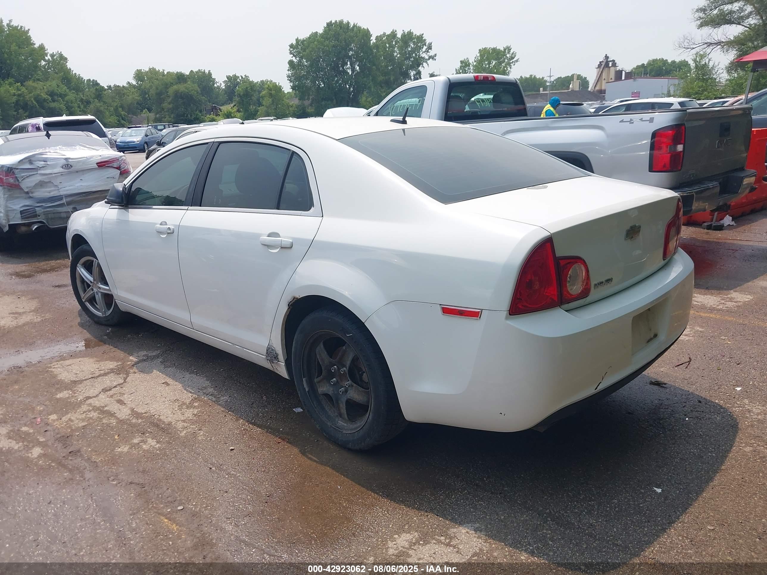 CHEVROLET MALIBU image 3