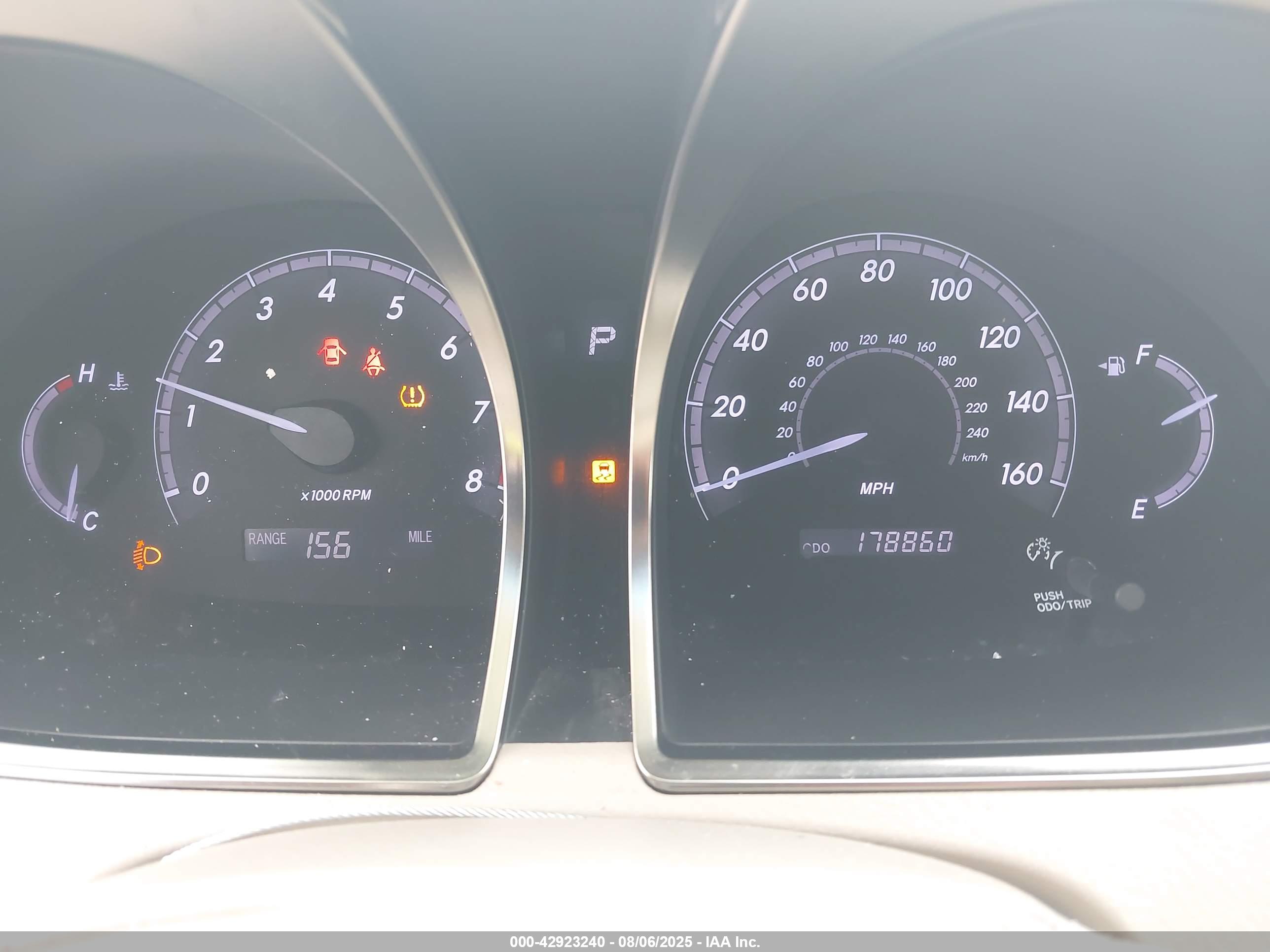 TOYOTA AVALON image 7