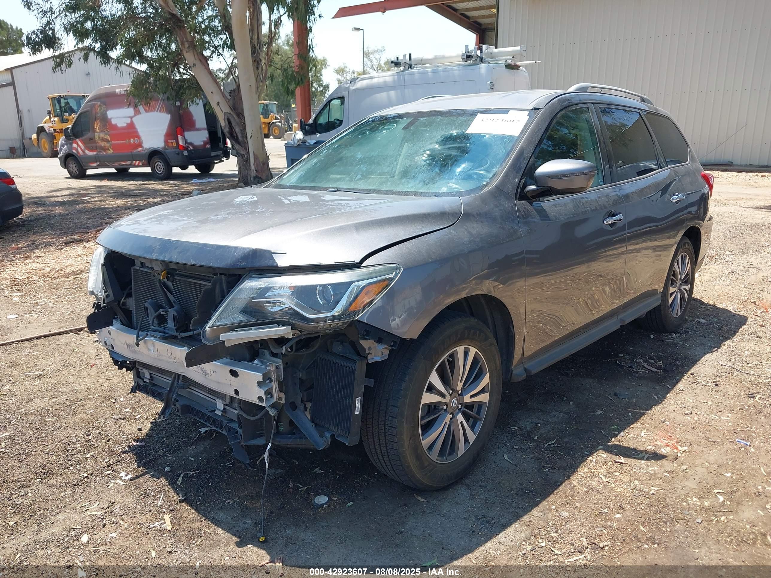 NISSAN PATHFINDER image 2