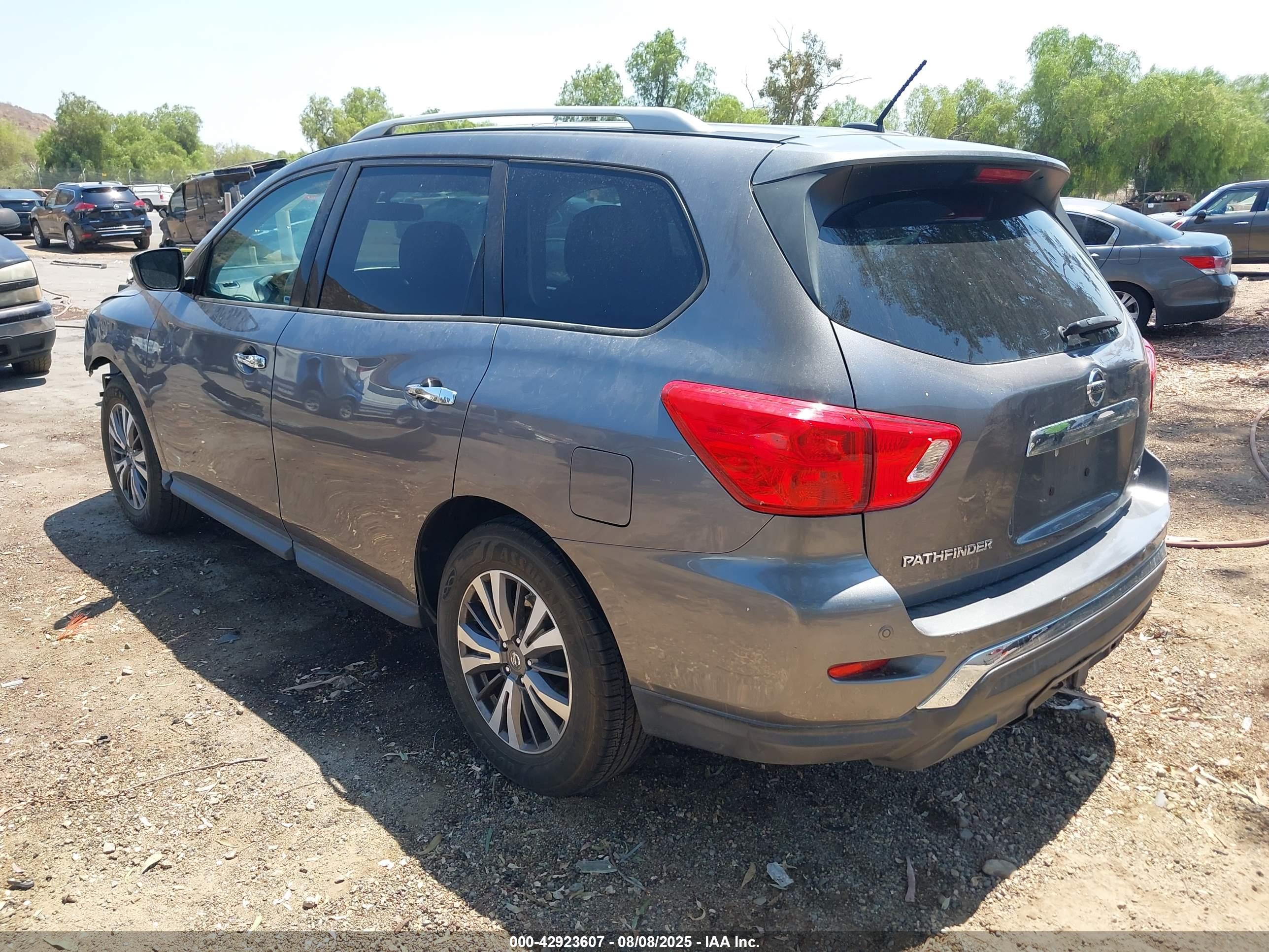 NISSAN PATHFINDER image 3