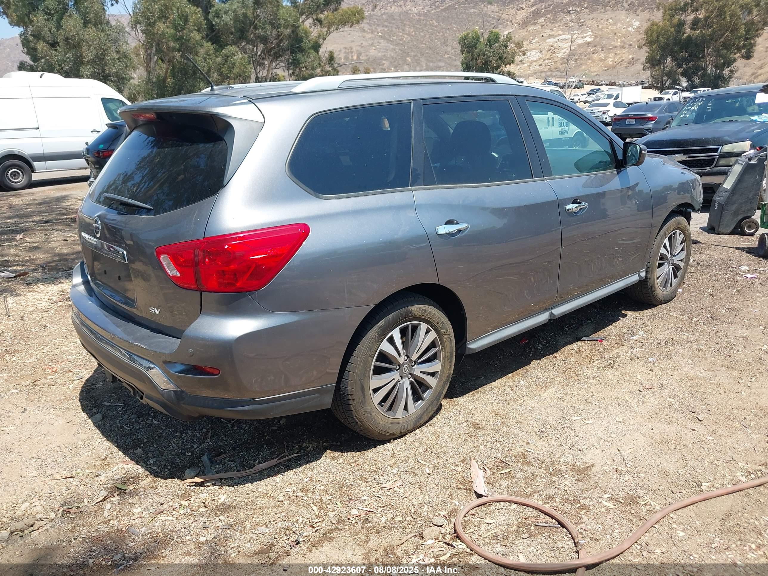 NISSAN PATHFINDER image 4