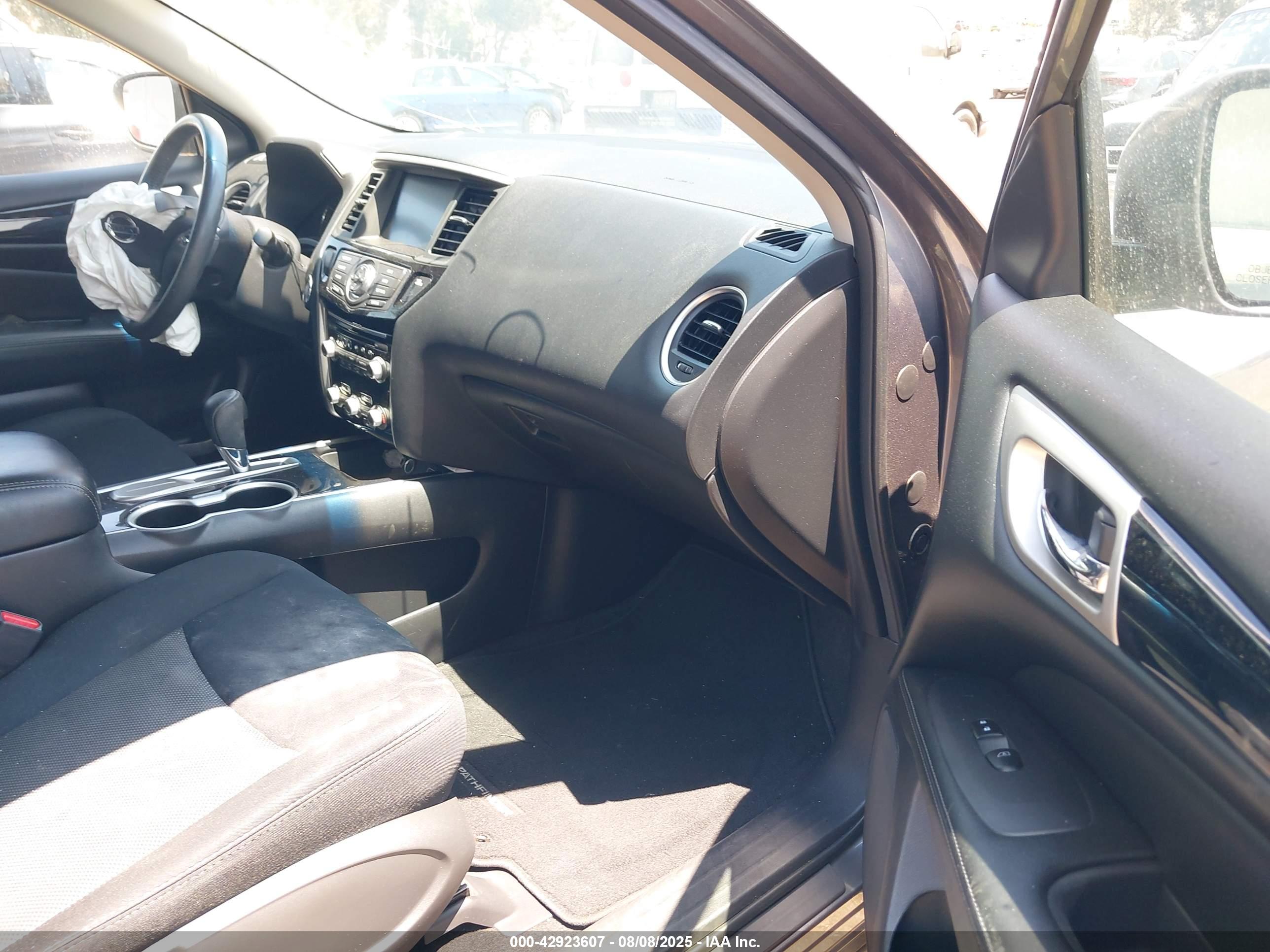 NISSAN PATHFINDER image 5