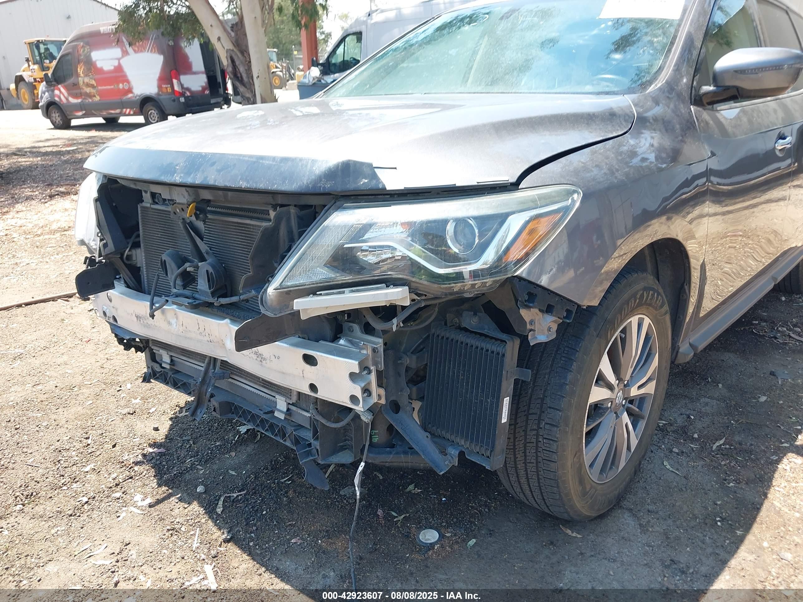 NISSAN PATHFINDER image 6