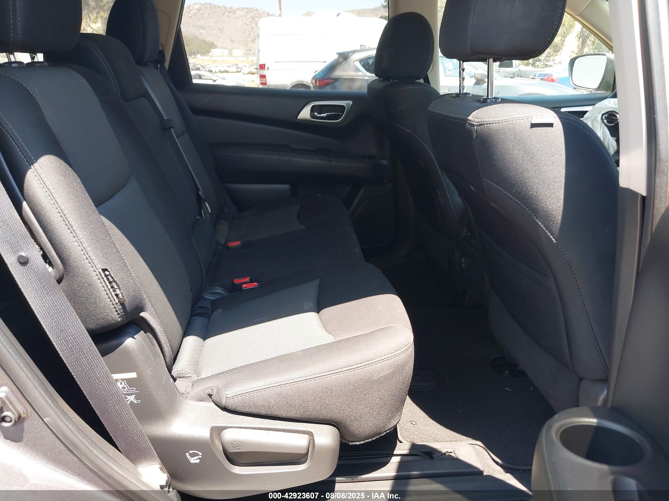NISSAN PATHFINDER image 8