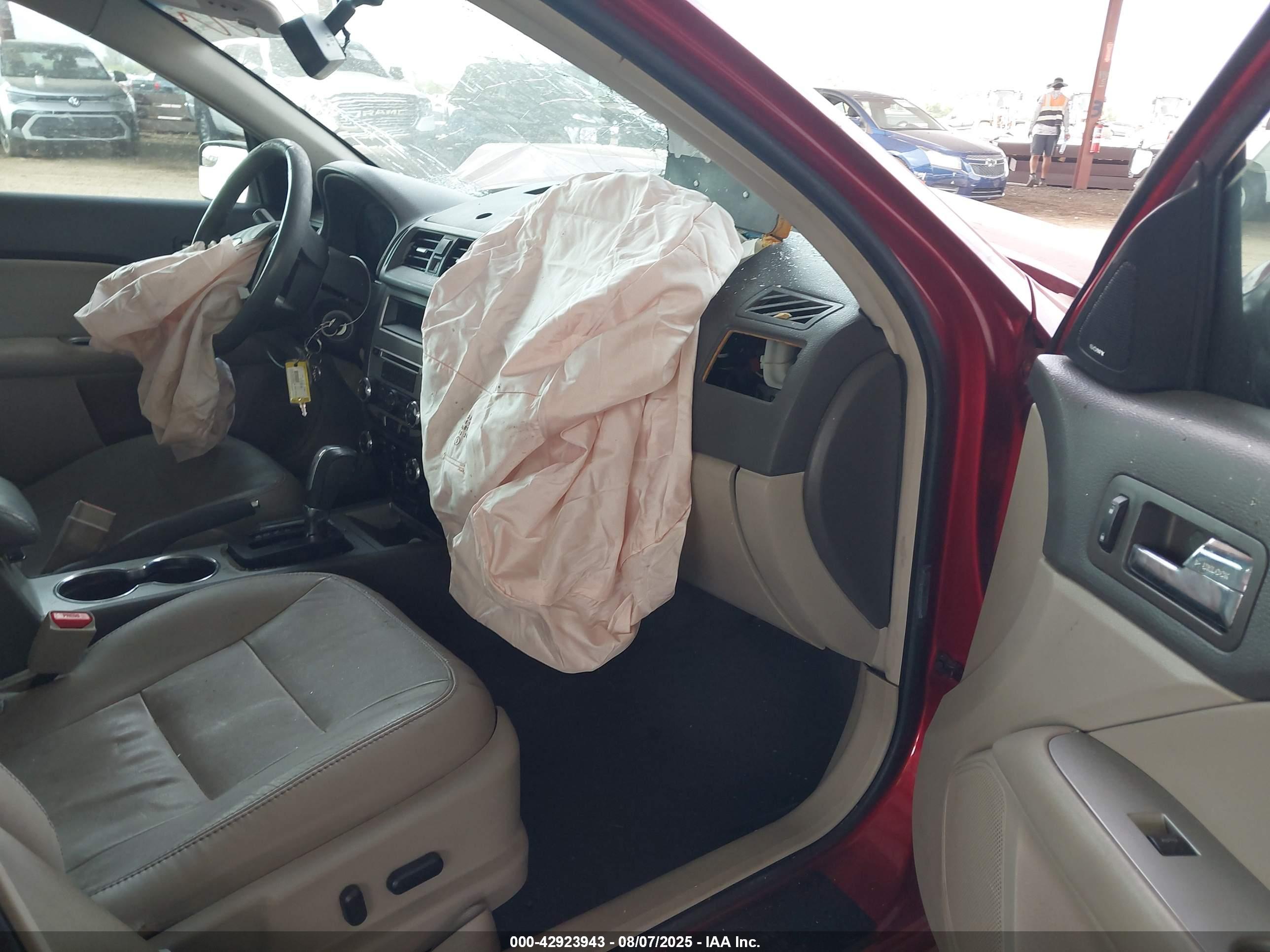 FORD FUSION image 5