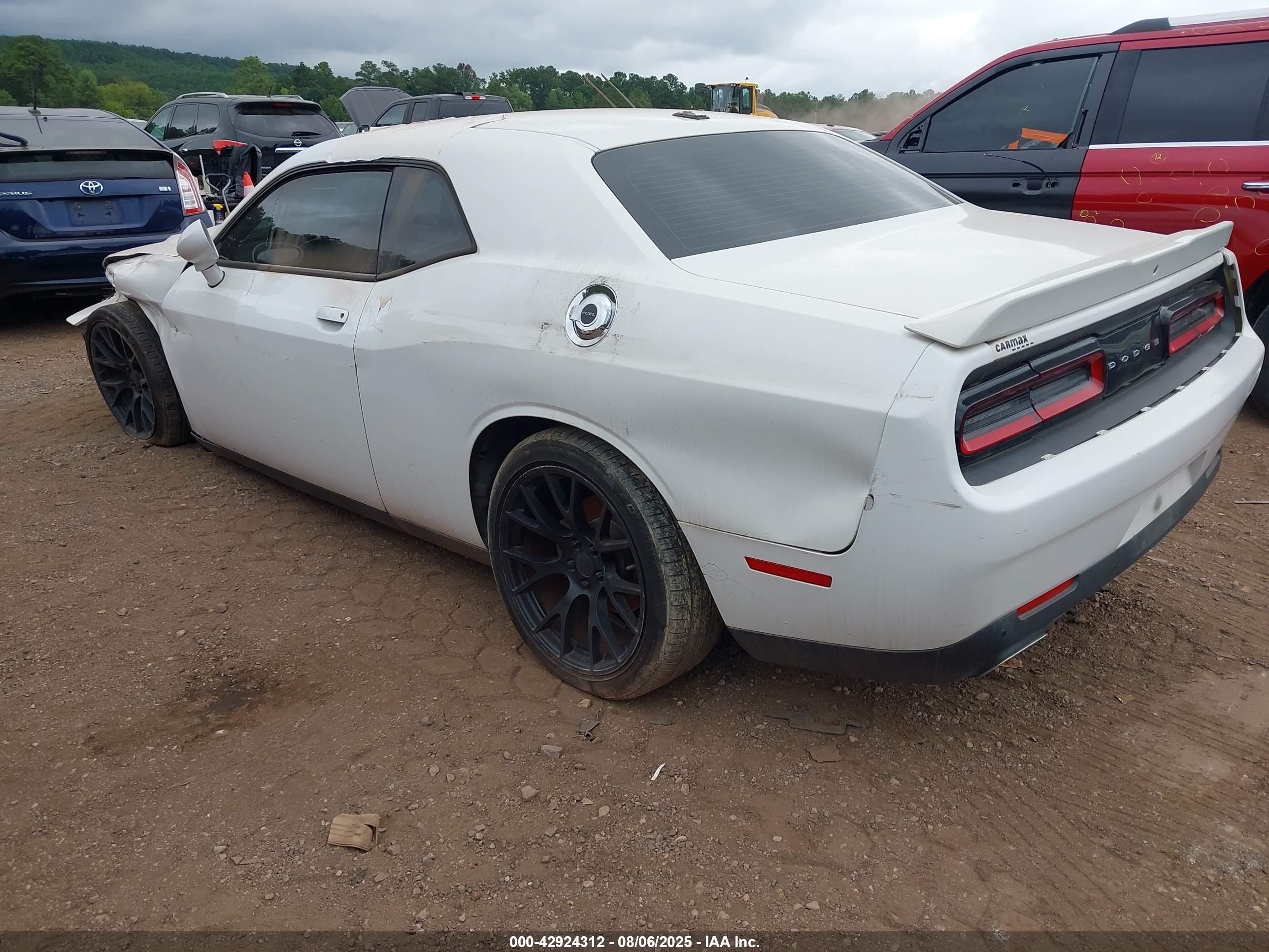 DODGE CHALLENGER image 3