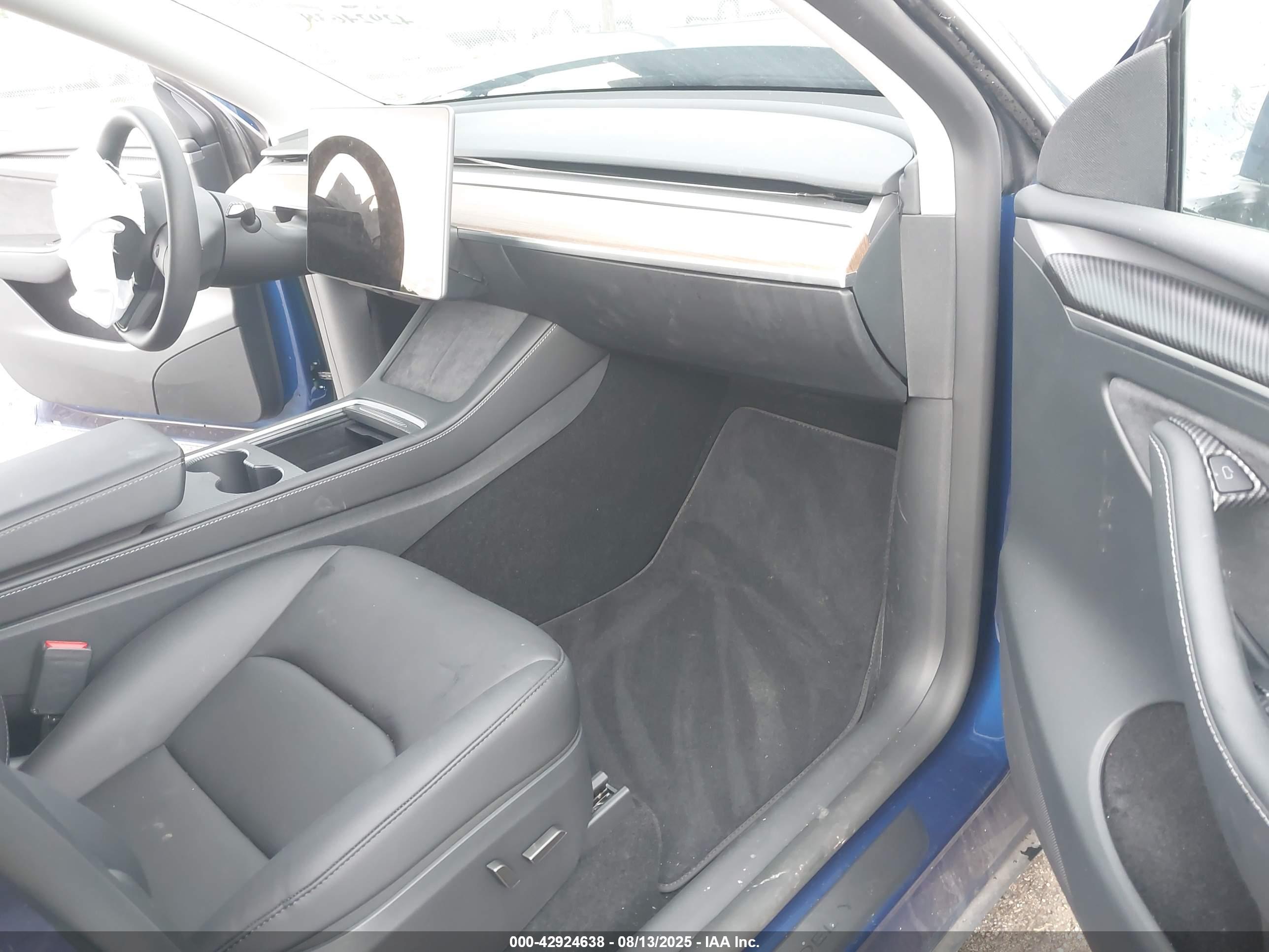 TESLA MODEL image 5