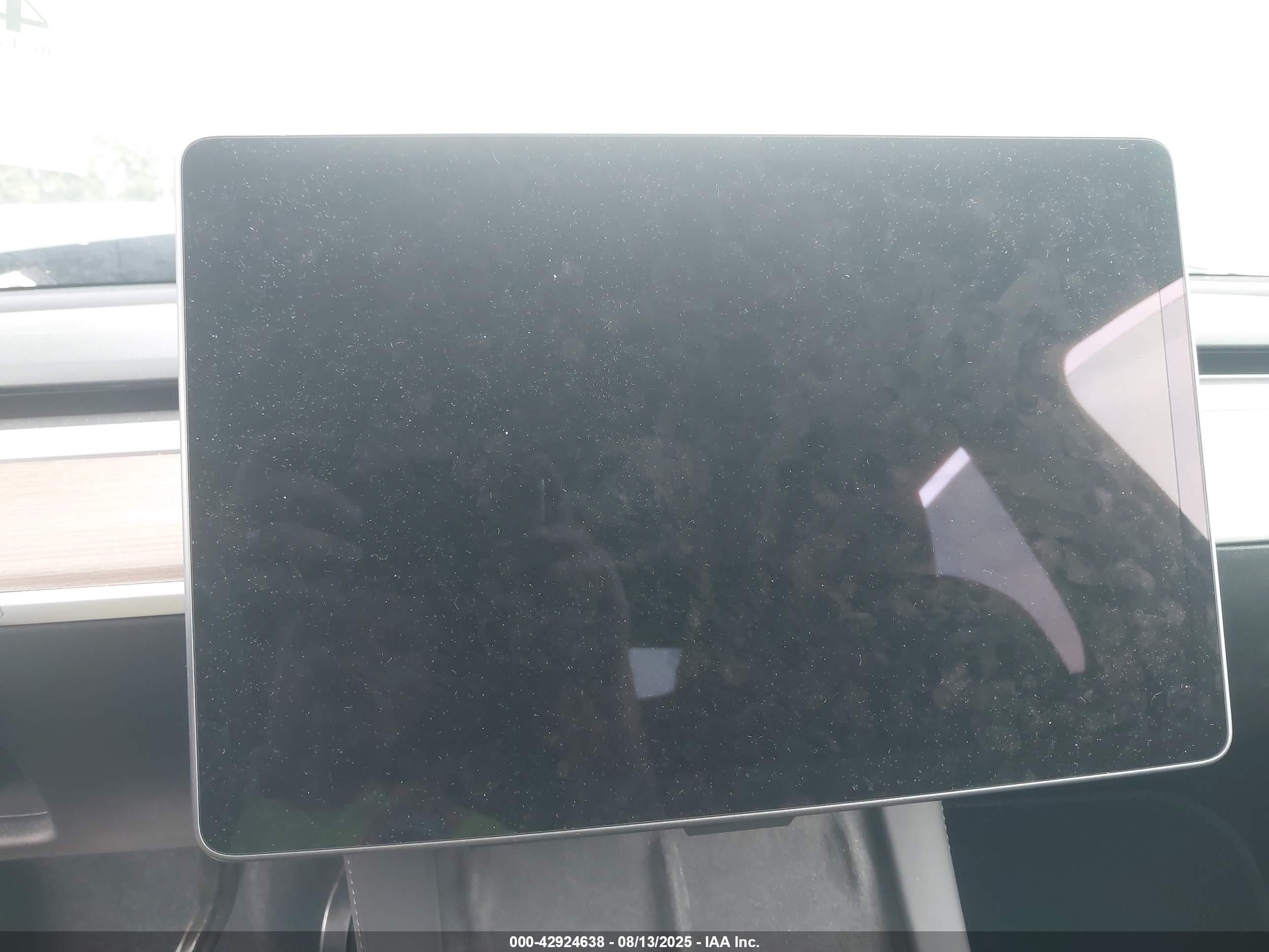TESLA MODEL image 7