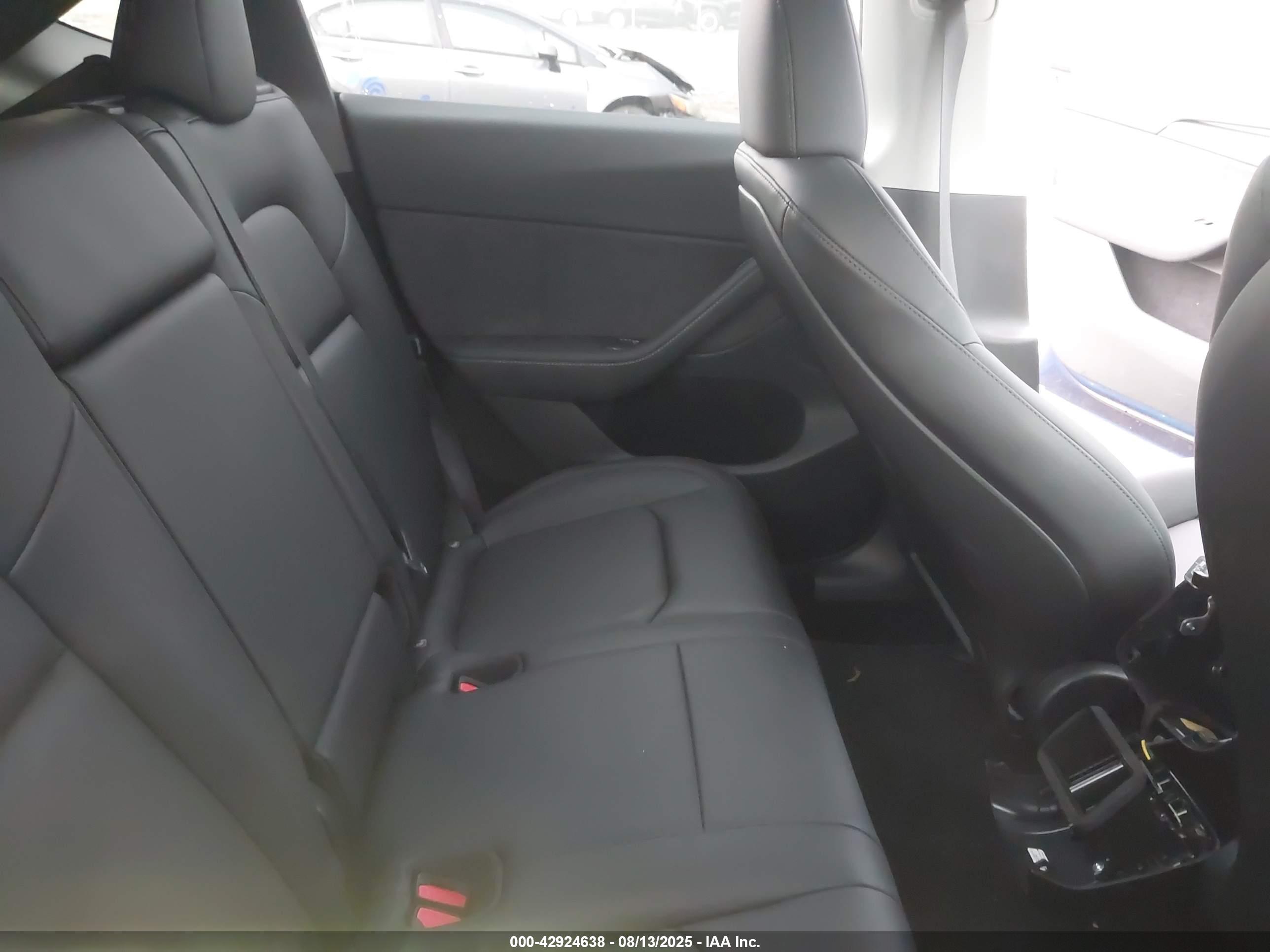 TESLA MODEL image 8
