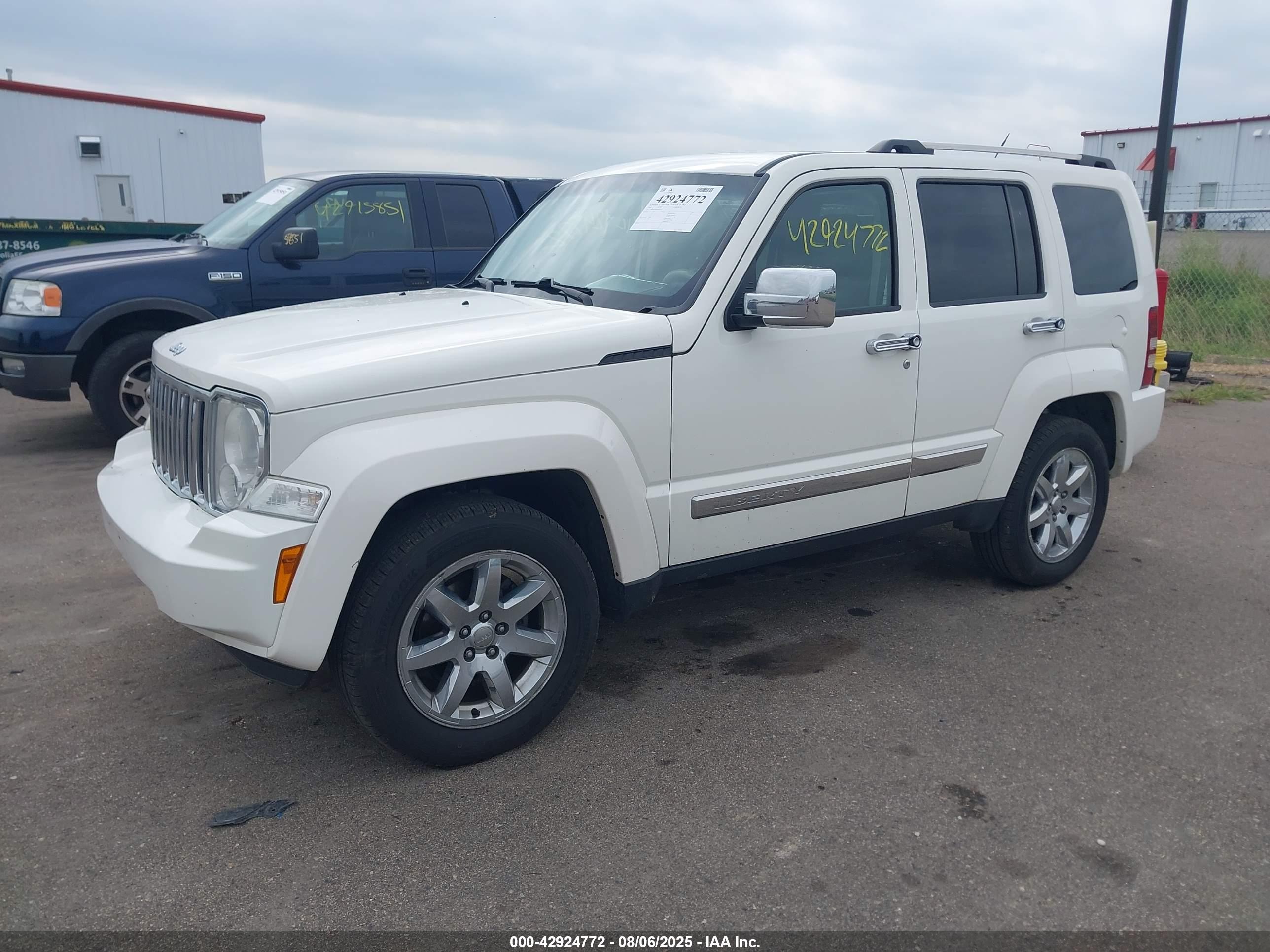 JEEP LIBERTY image 2