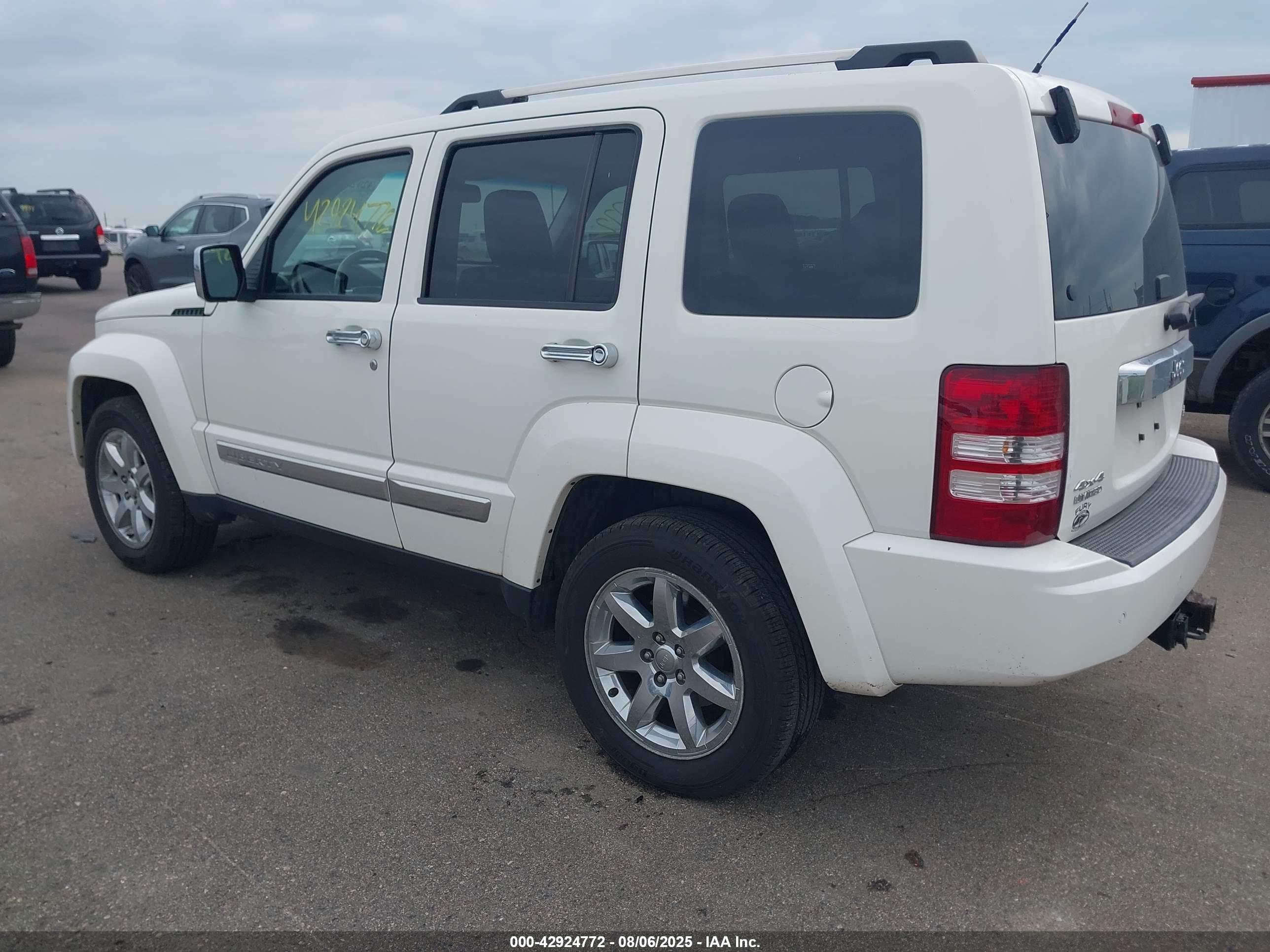 JEEP LIBERTY image 3