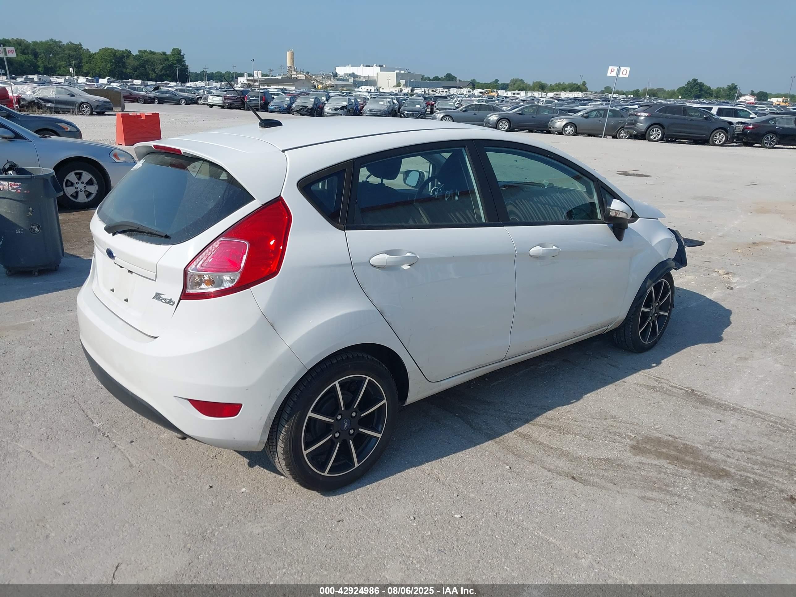 FORD FIESTA image 4