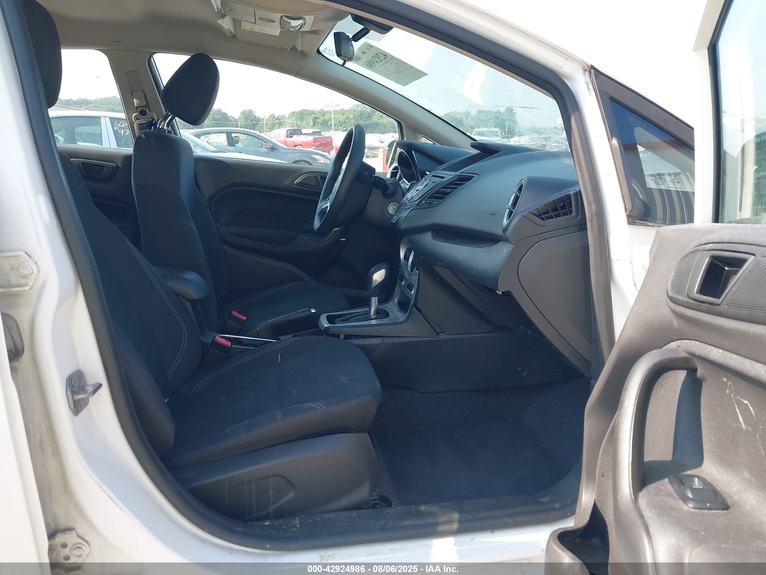 FORD FIESTA image 5