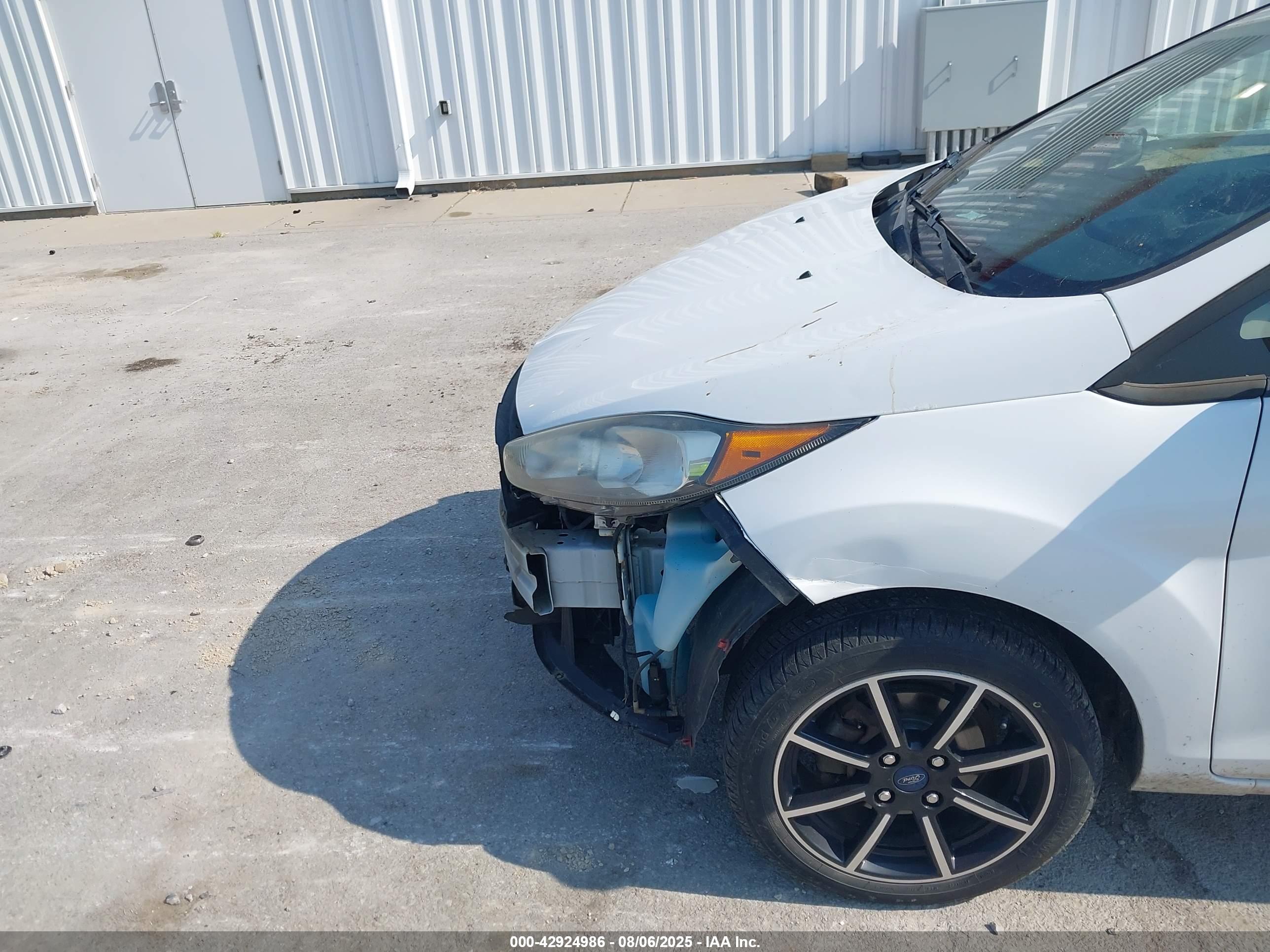 FORD FIESTA image 6
