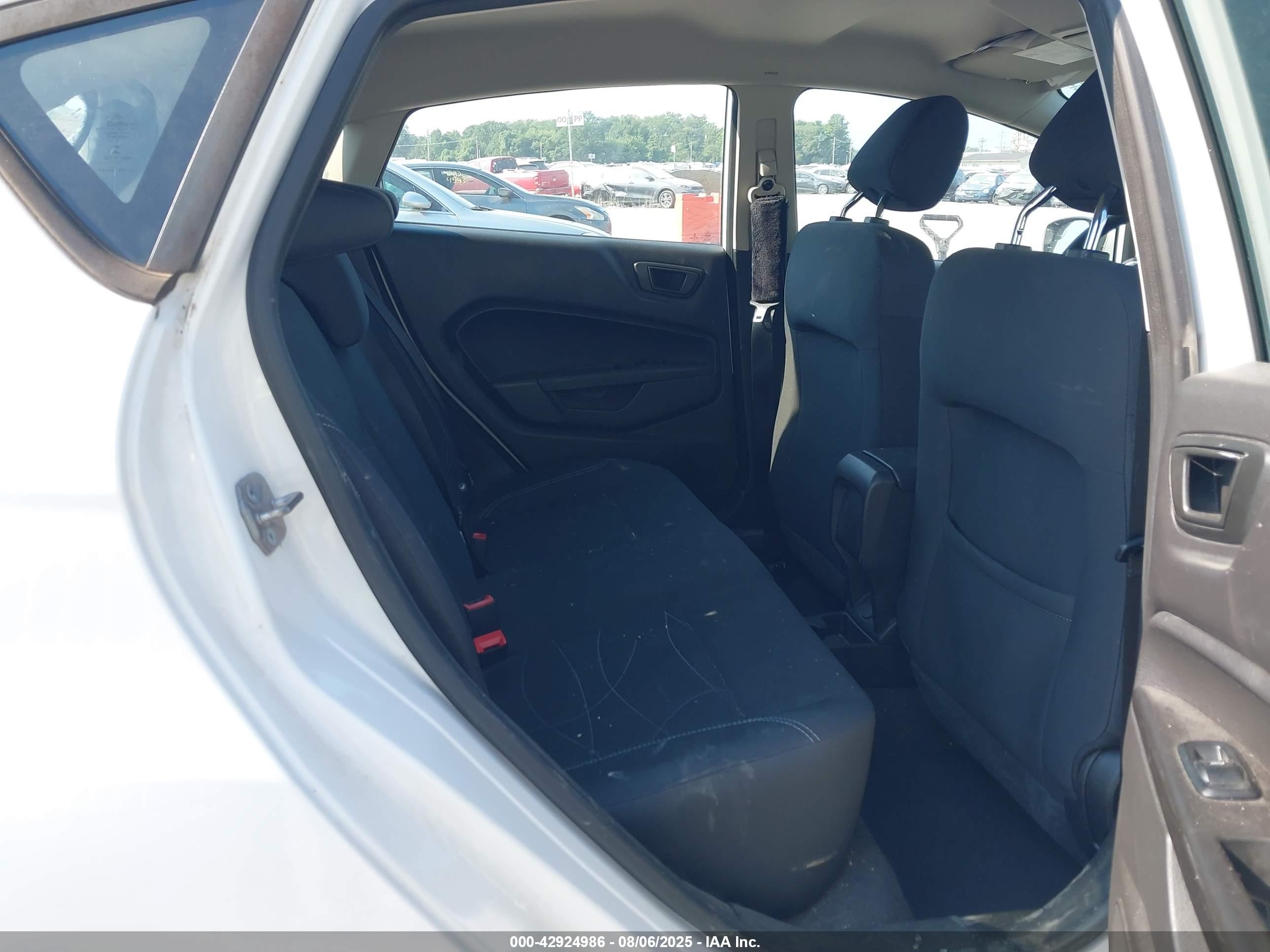 FORD FIESTA image 8