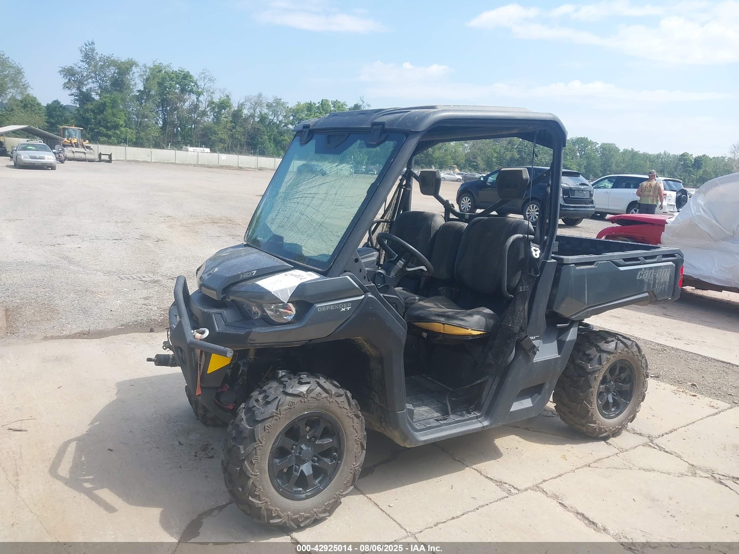 CAN-AM DEFENDER image 2