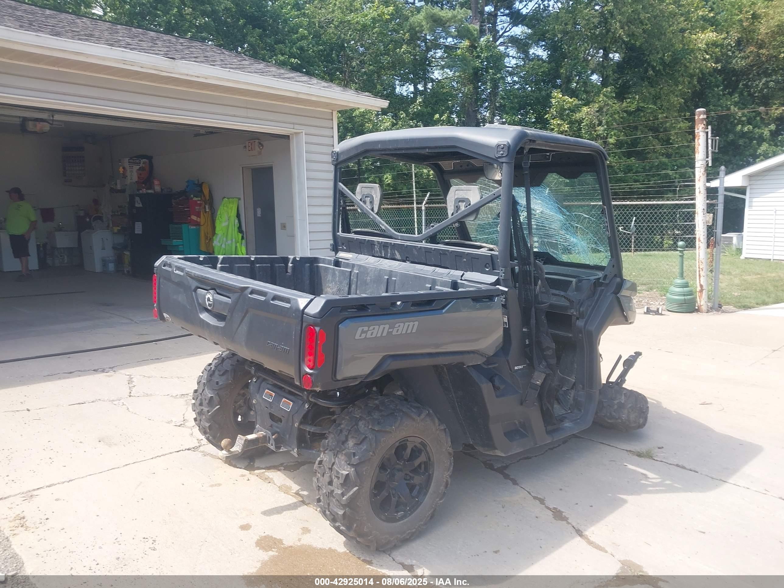 CAN-AM DEFENDER image 4