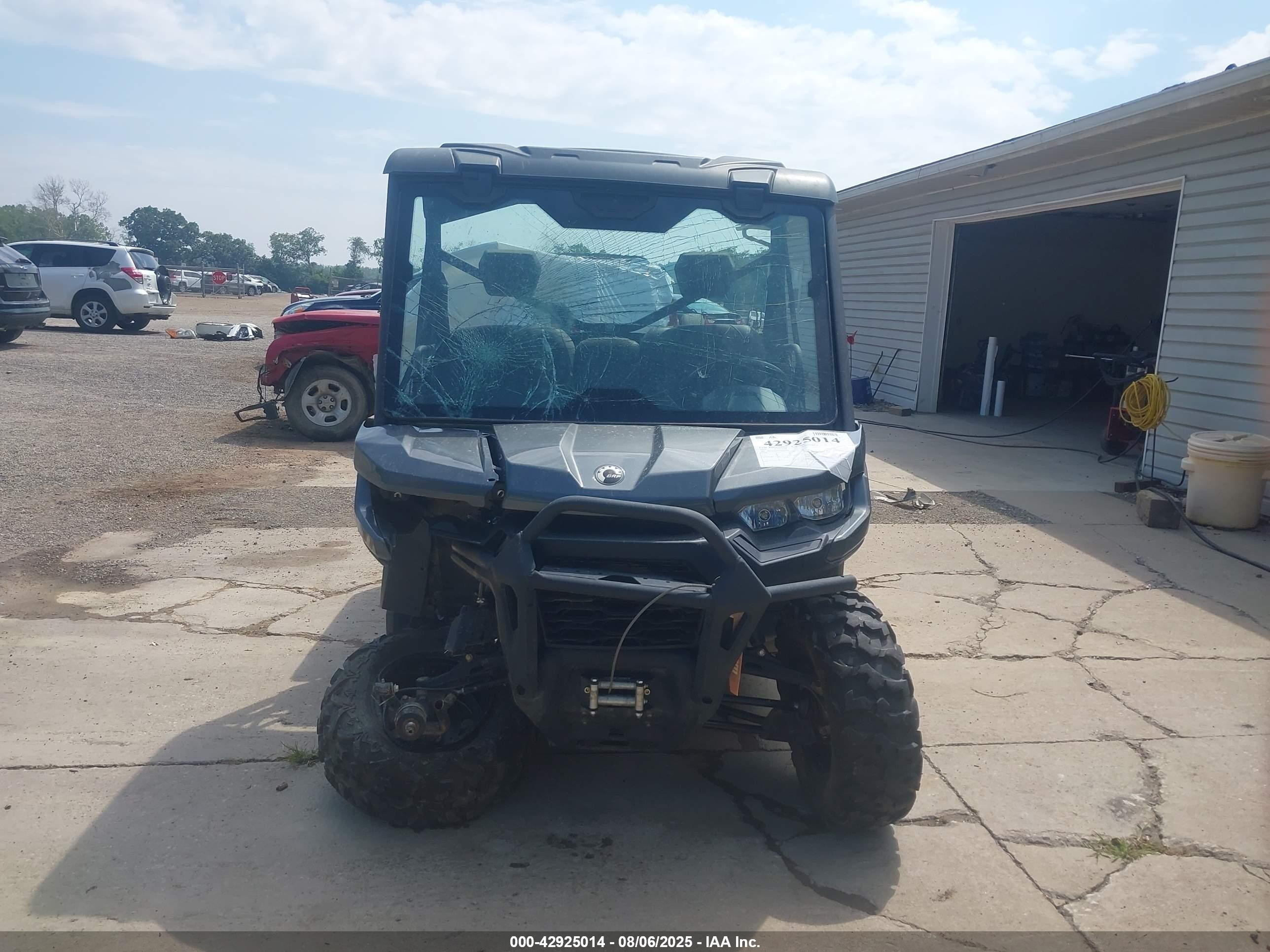CAN-AM DEFENDER image 5
