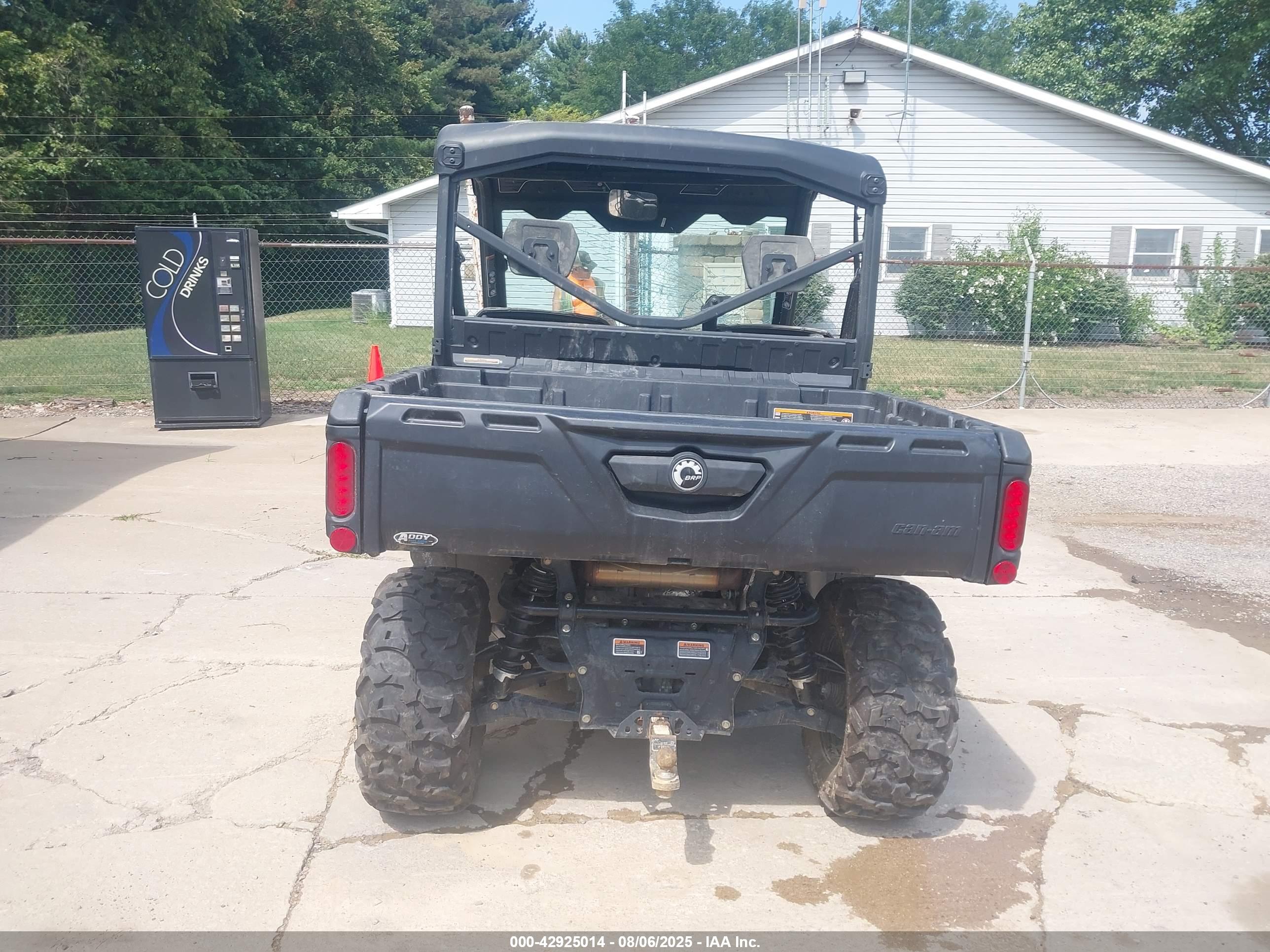 CAN-AM DEFENDER image 6