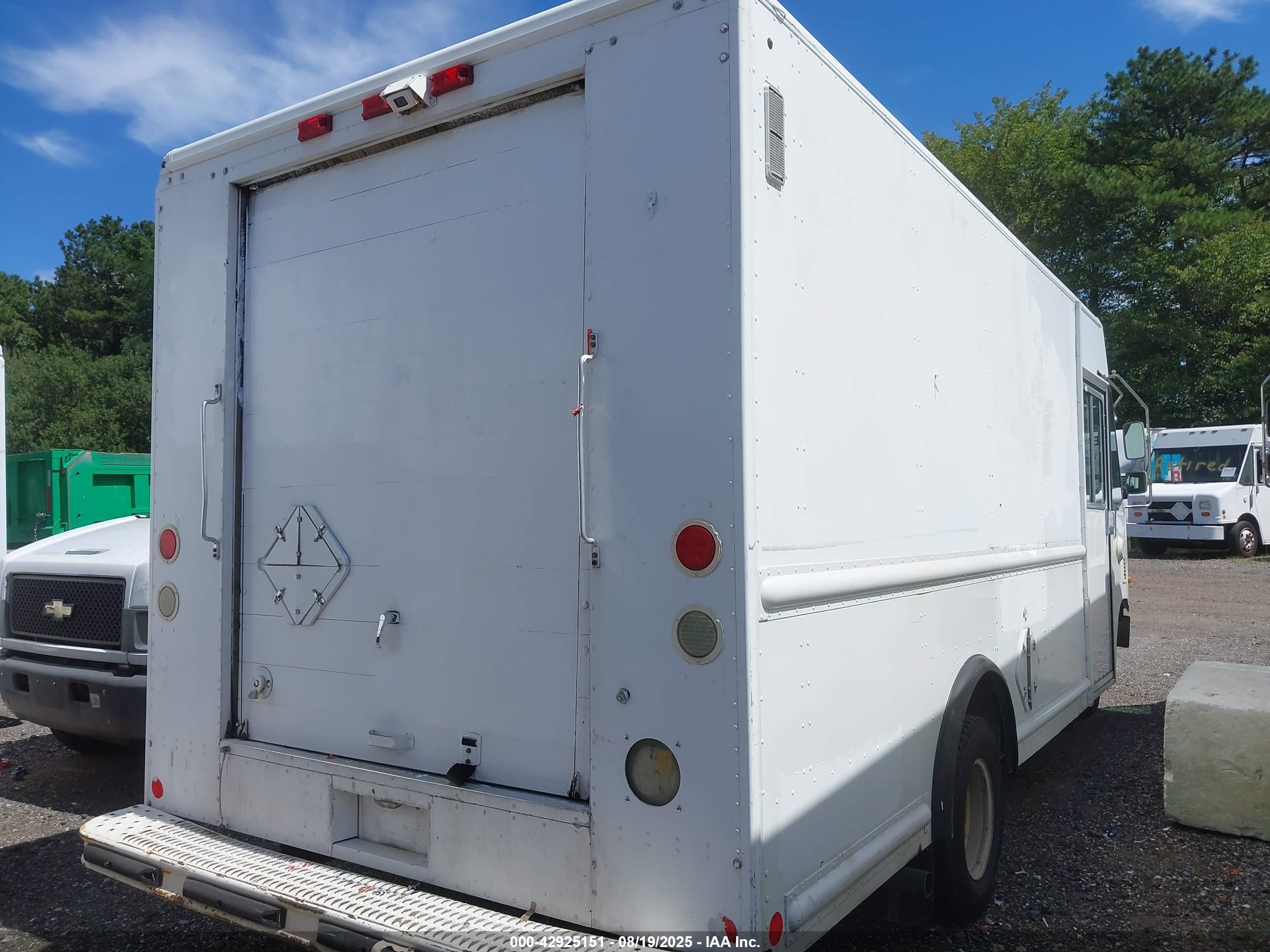 FORD E-450 image 4